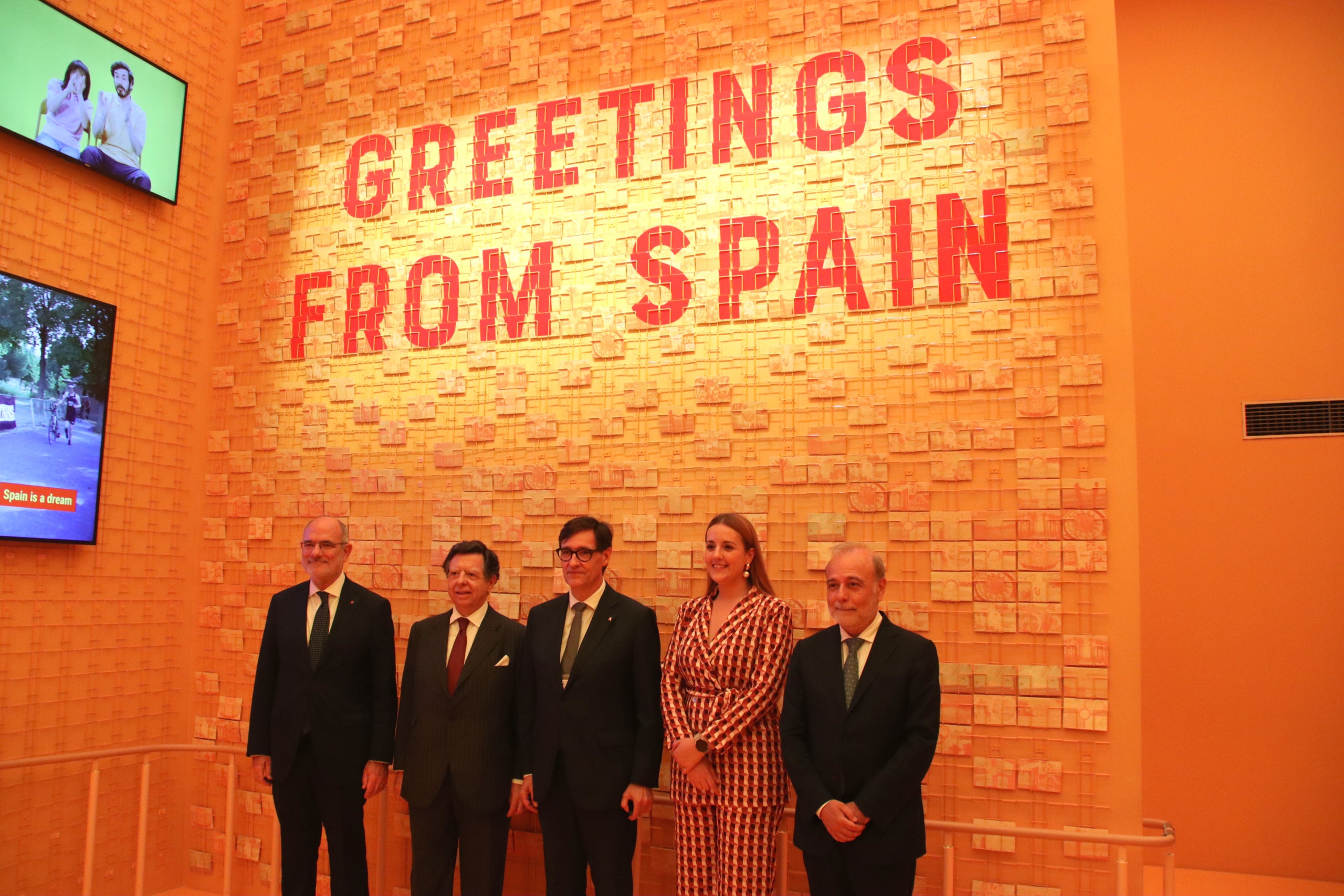 El president de la Generalitat, Salvador Illa; el conseller d'Acció Exterior, Jaume Duch; i l'ambaixador d'Espanya al Japó, Íñigo de Palacio, al Pavelló d'Espanya a l'Expo a Osaka / ACN