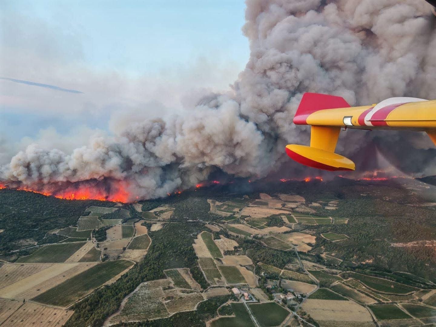 Vista aèria de l'incendi de Narbona / Pompiers de l'Aude  