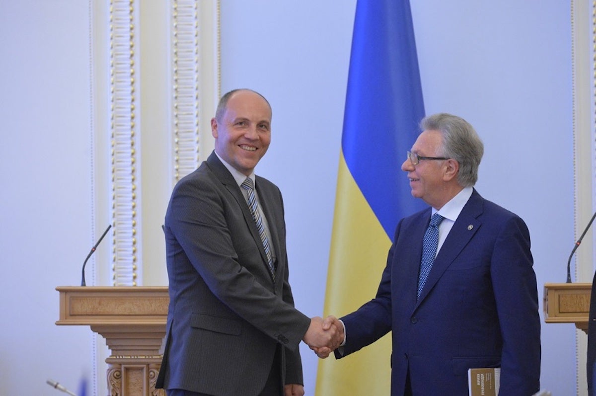 El expresidente del parlamento del país y actual diputado, Andriy Parubiy, (izquierda), en una imagen de archivo / Unión Europea