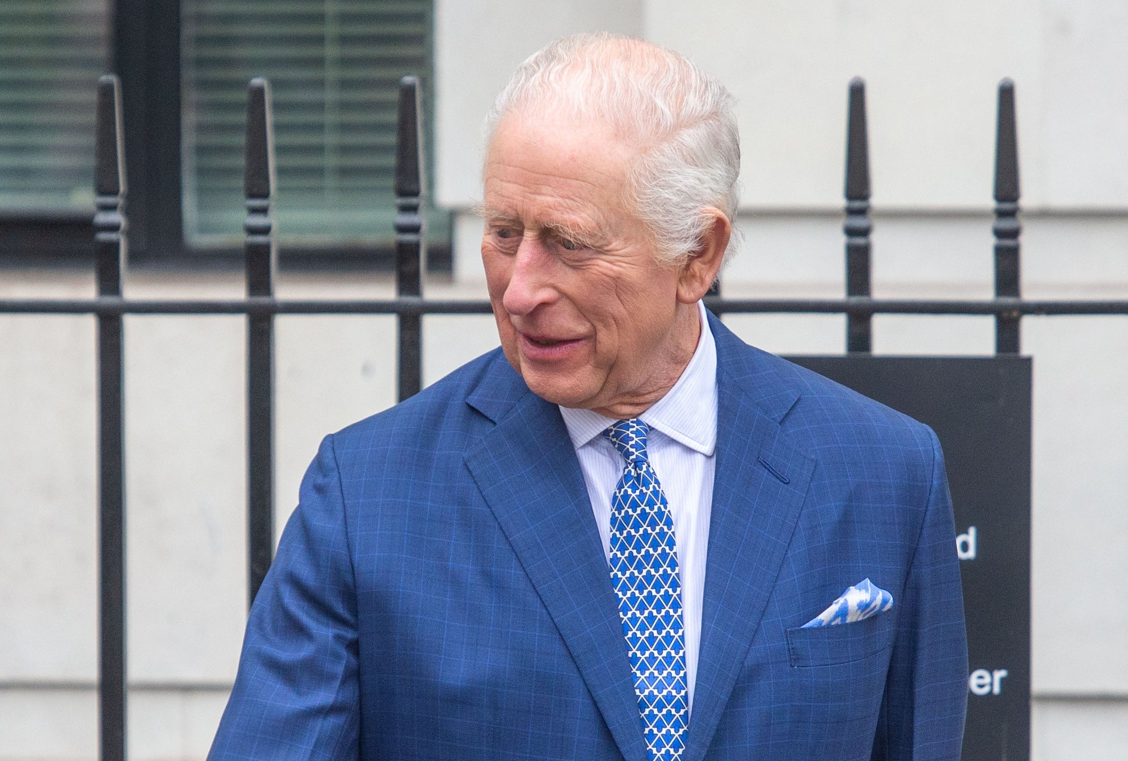 ¿Por qué Carlos III de Inglaterra usa un bastón? | Europa Press