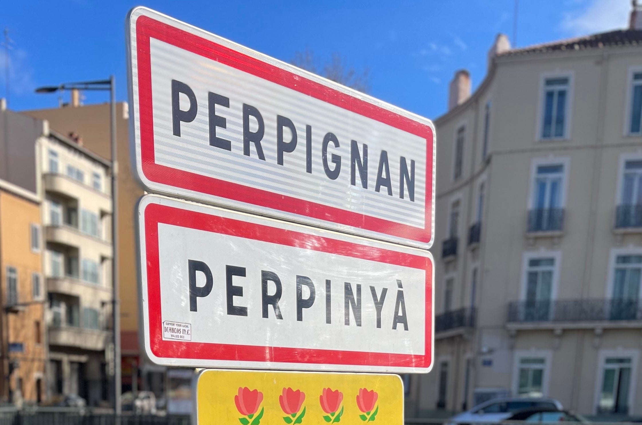 El cartel de la entrada de Perpiñán, en catalán y francés/Quico Sallés