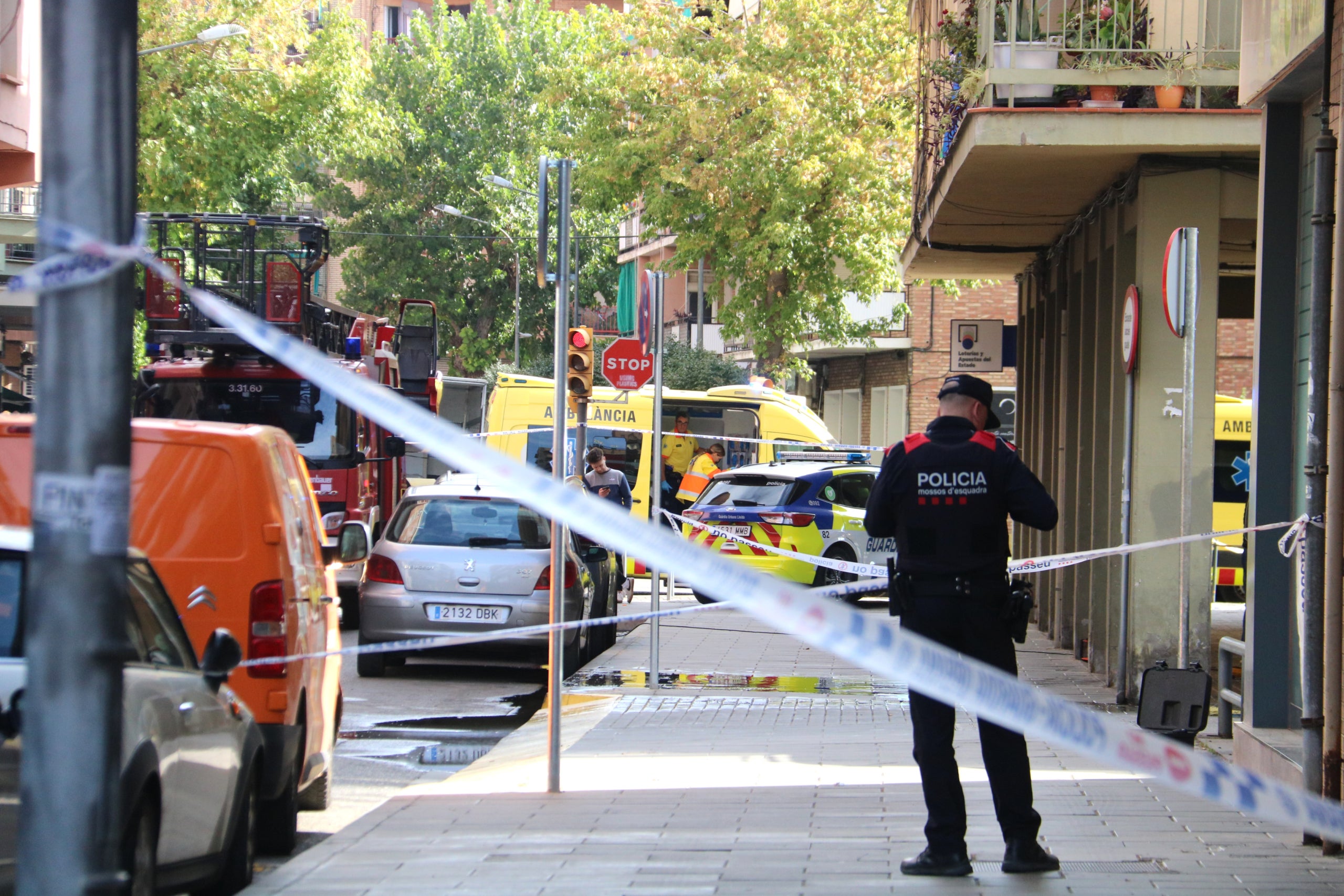 Els Bombers han extingit aquest dissabte un incendi que ha tingut lloc al passatge d’Agustí Duran i Santpere de Lleida / Alba Mor (ACN)