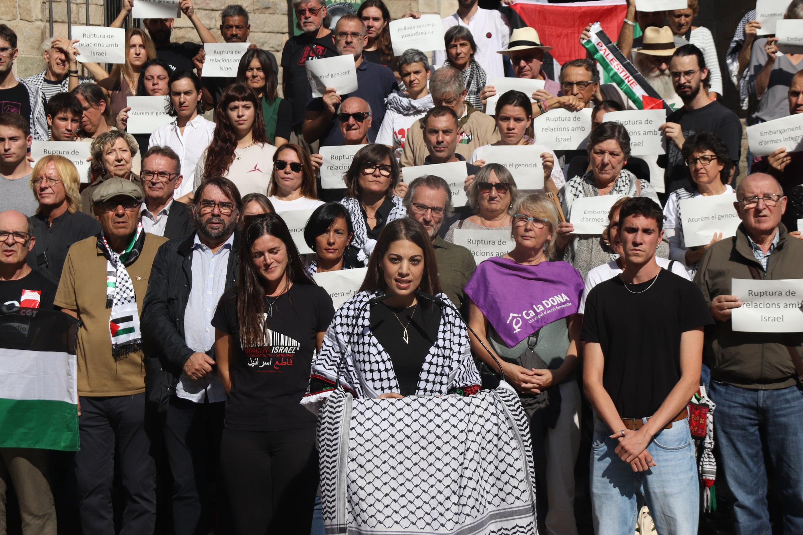 La presidenta de la Comunidad Palestina de Cataluña, Natàlia Abu-Sharar, en el acto de presentación de la manifestación por Gaza de sábado en Barcelona | Nico Tomás (ACN)