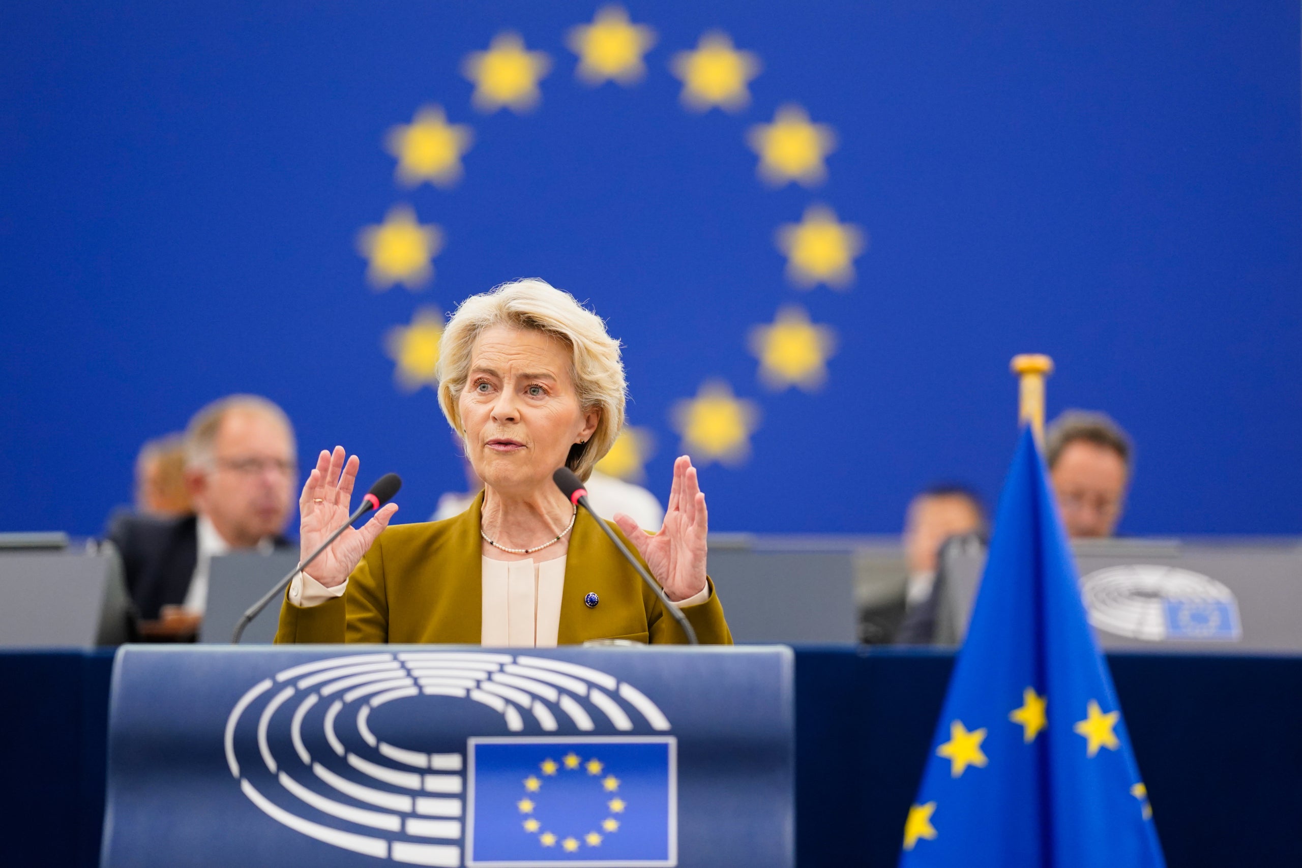 La presidenta de la Comissió Europea, Ursula von der Leyen, durant el seu discurs sobre d'estat de la UE, que ha obert el debat / ACN / Parlament Europeu