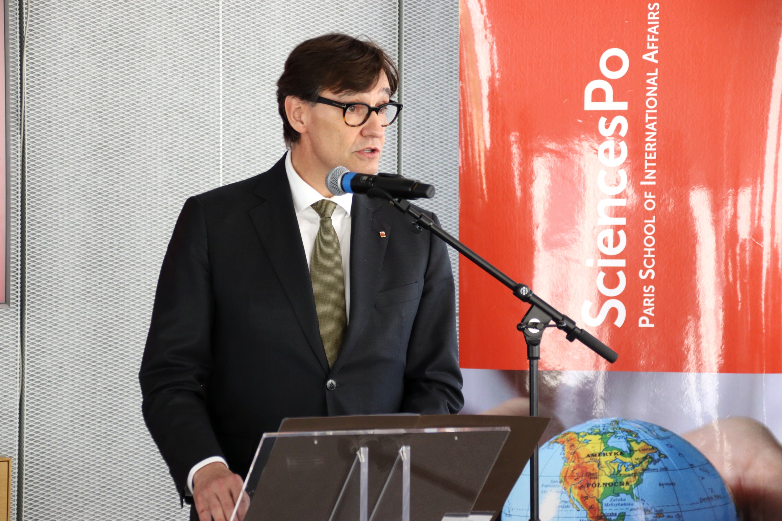 El presidente de la Generalitat, Salvador Illa, durante un acto en la universidad Sciences Po de París / ACN