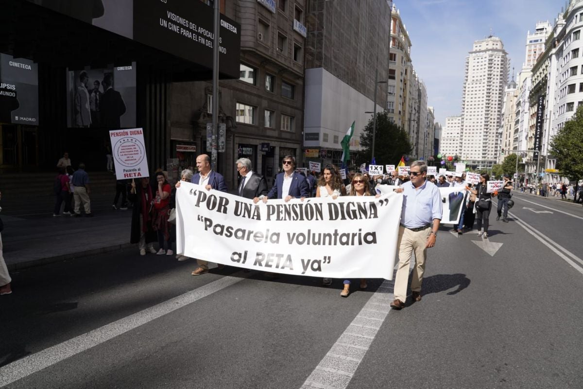 Advocats i procuradors reclamen a Madrid un tracte favorable en per a incorporar-se al règim d'autònoms. | Servimedia