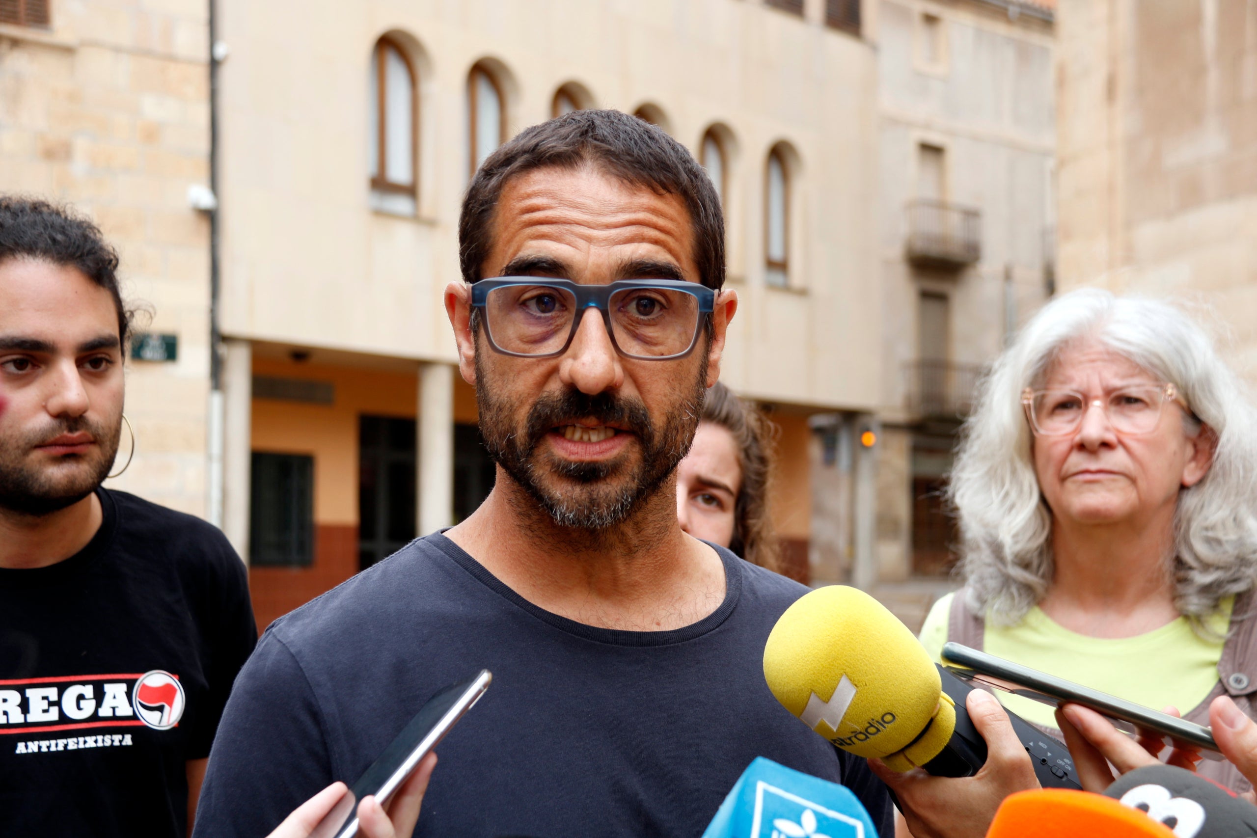 El secretari general de la CUP, Non Casadevall, en una roda de premsa des de Tàrrega / ACN