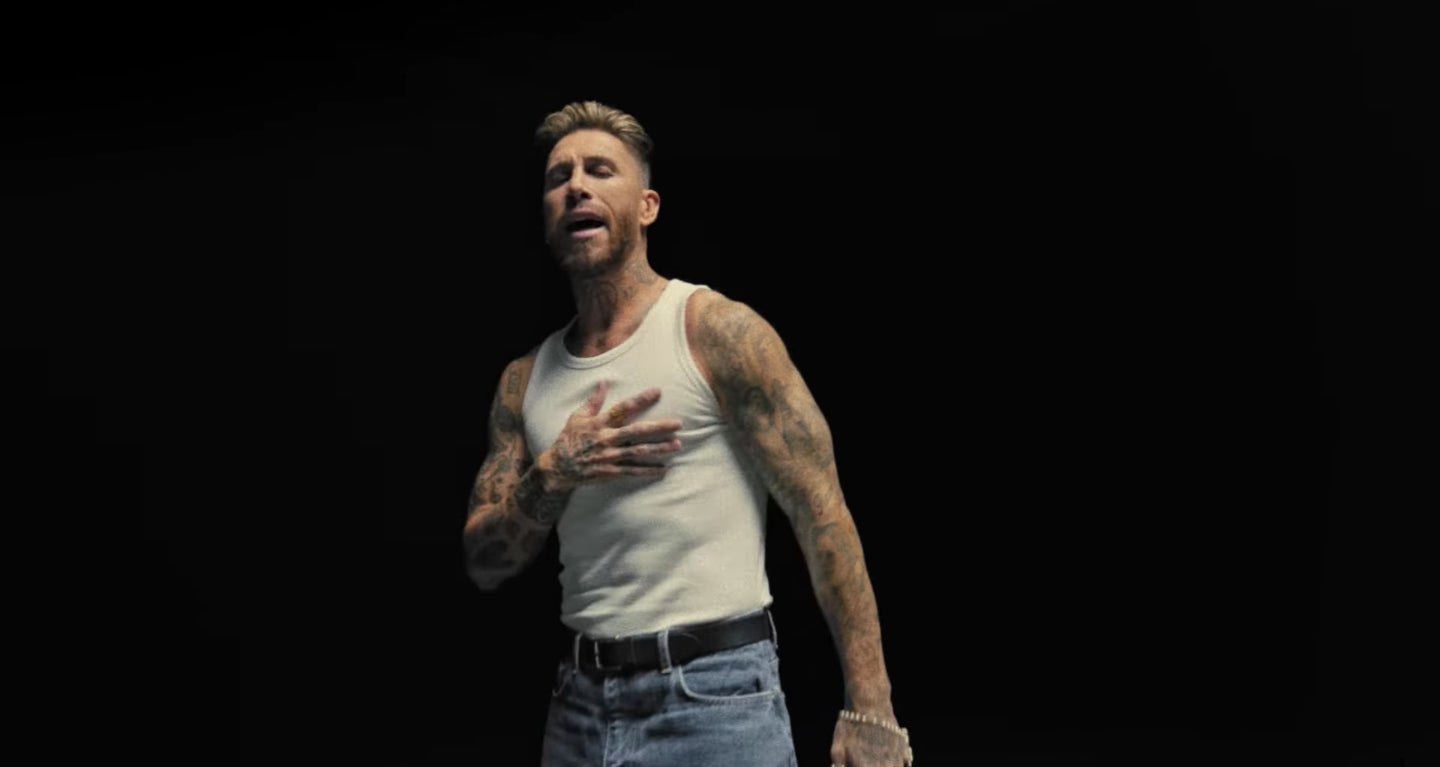 Com és la primera cançó de Sergio Ramos_ - Youtube