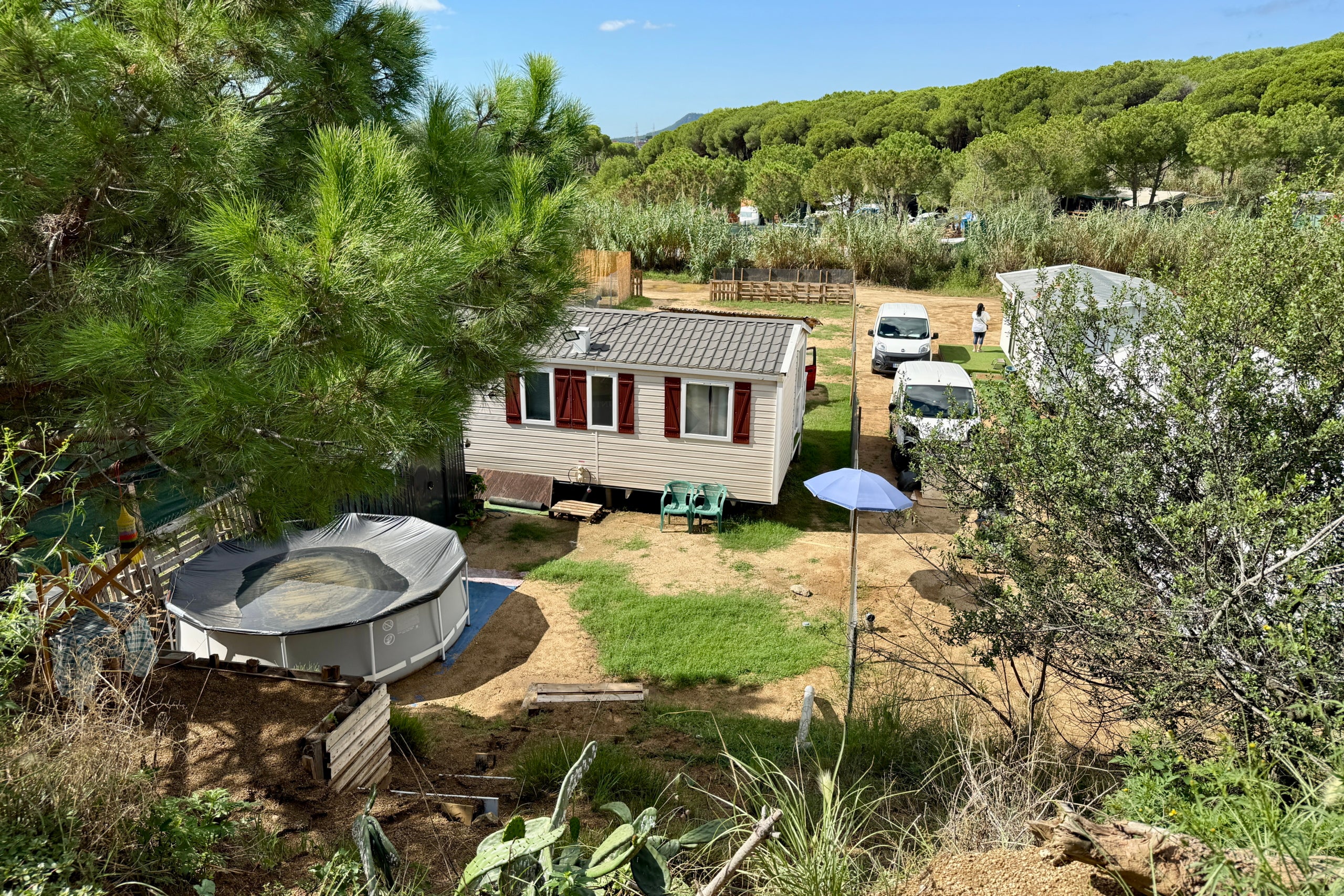Una de las parcelas del camping ilegal desmantelado en Mataró / ACN