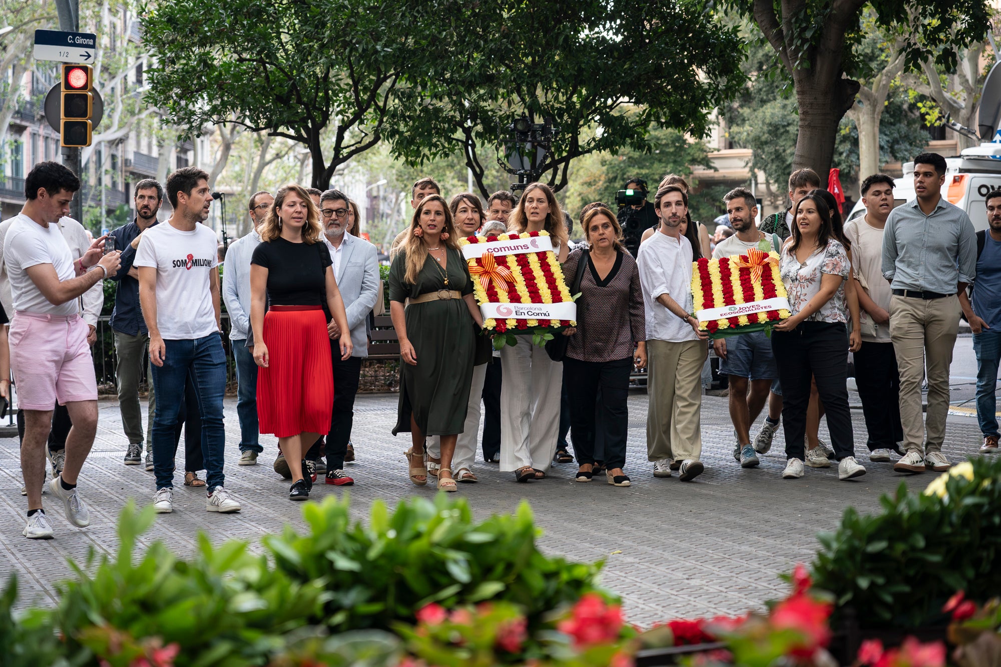 Els Comuns, presents a les tradicionals ofrenes al monument de Rafael Casanova per la Diada / Mireia Comas