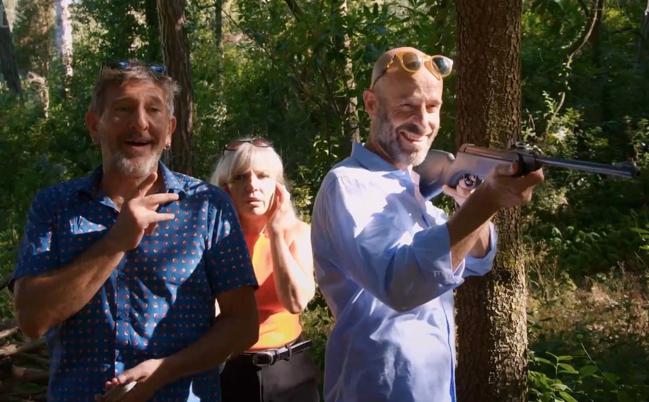 Jordi y Miquel juegan con una escopeta y provocan un accidente en 'Com si fos ahir' | 3Cat