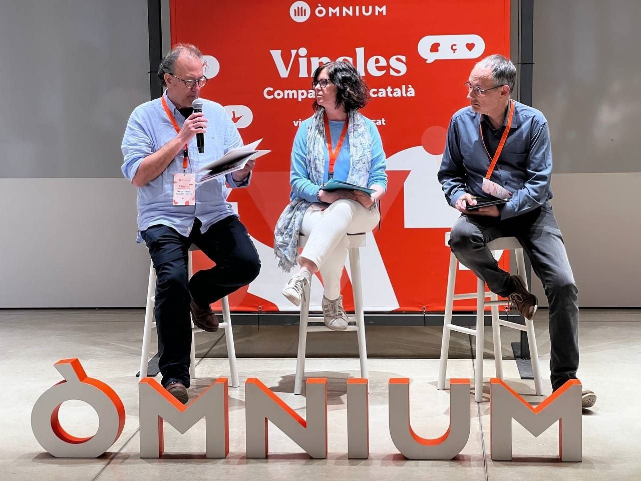 Xavier Antich, Maite Puigdevall i Jordi Pujolar, en la presentació del projecte Vincles/Òmnium