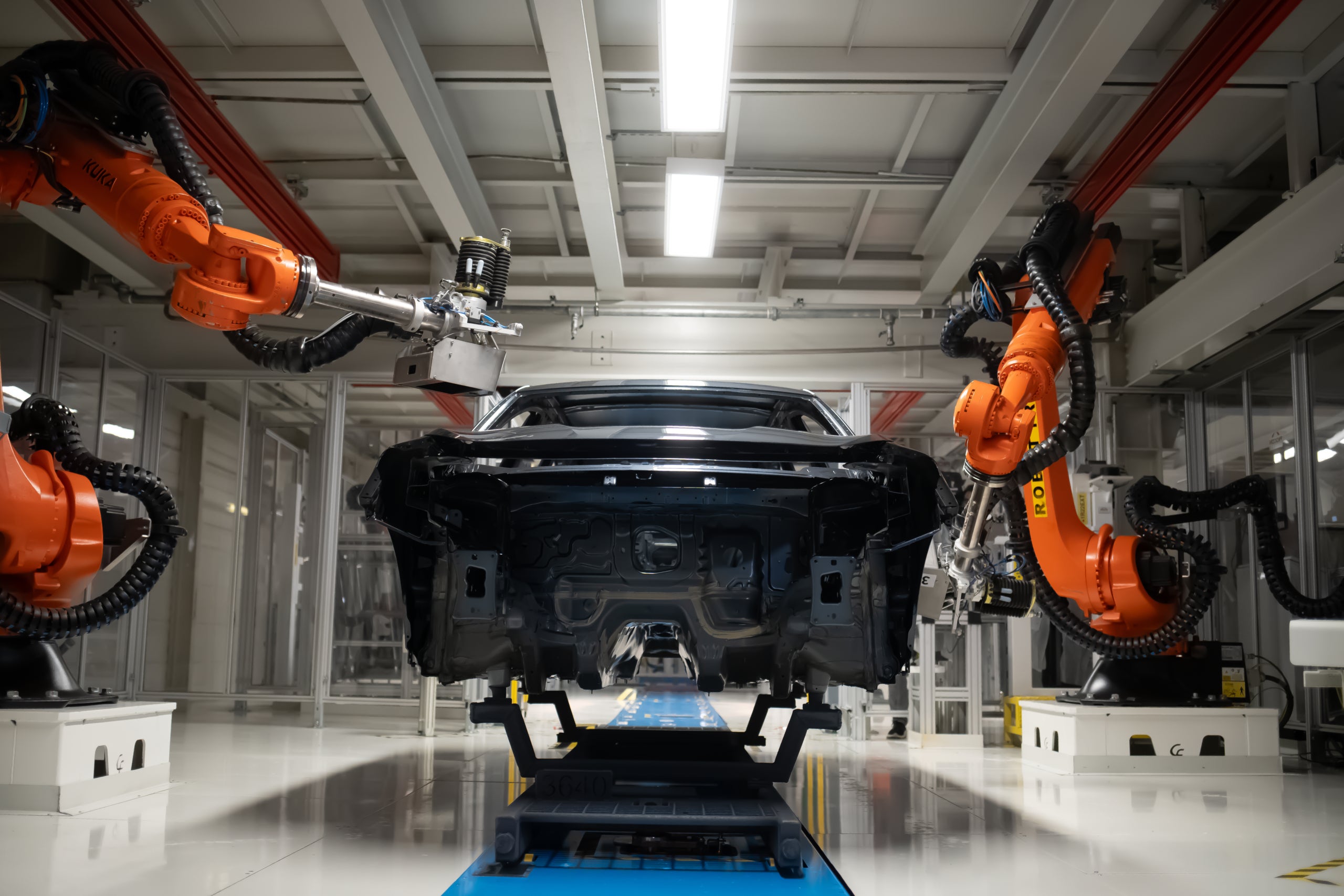 Muntatge en una factoria del nou model de Cupra Formentor i Cupra León durant una visita guiada a la fàbrica de Seat a Martorell / Europa Press