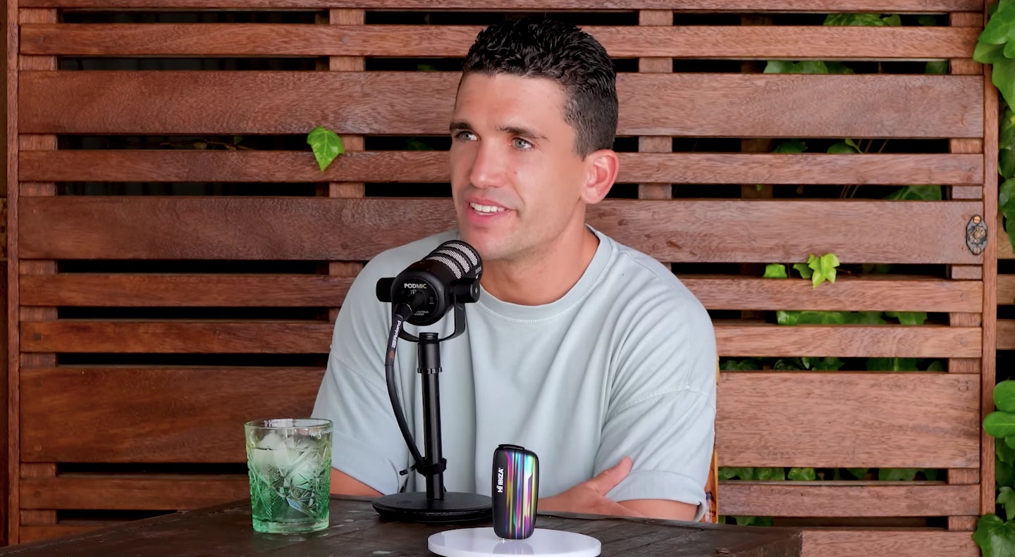 Jaime Lorente reconeix que ha viscut moments molt dolents - Youtube