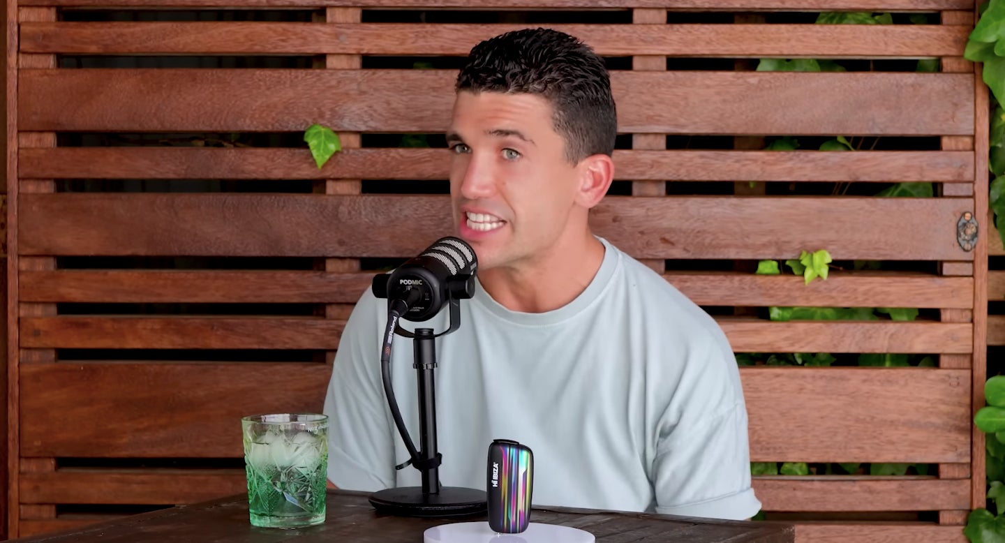 Jaime Lorente se abre en canal en una entrevista muy sincera - Youtube