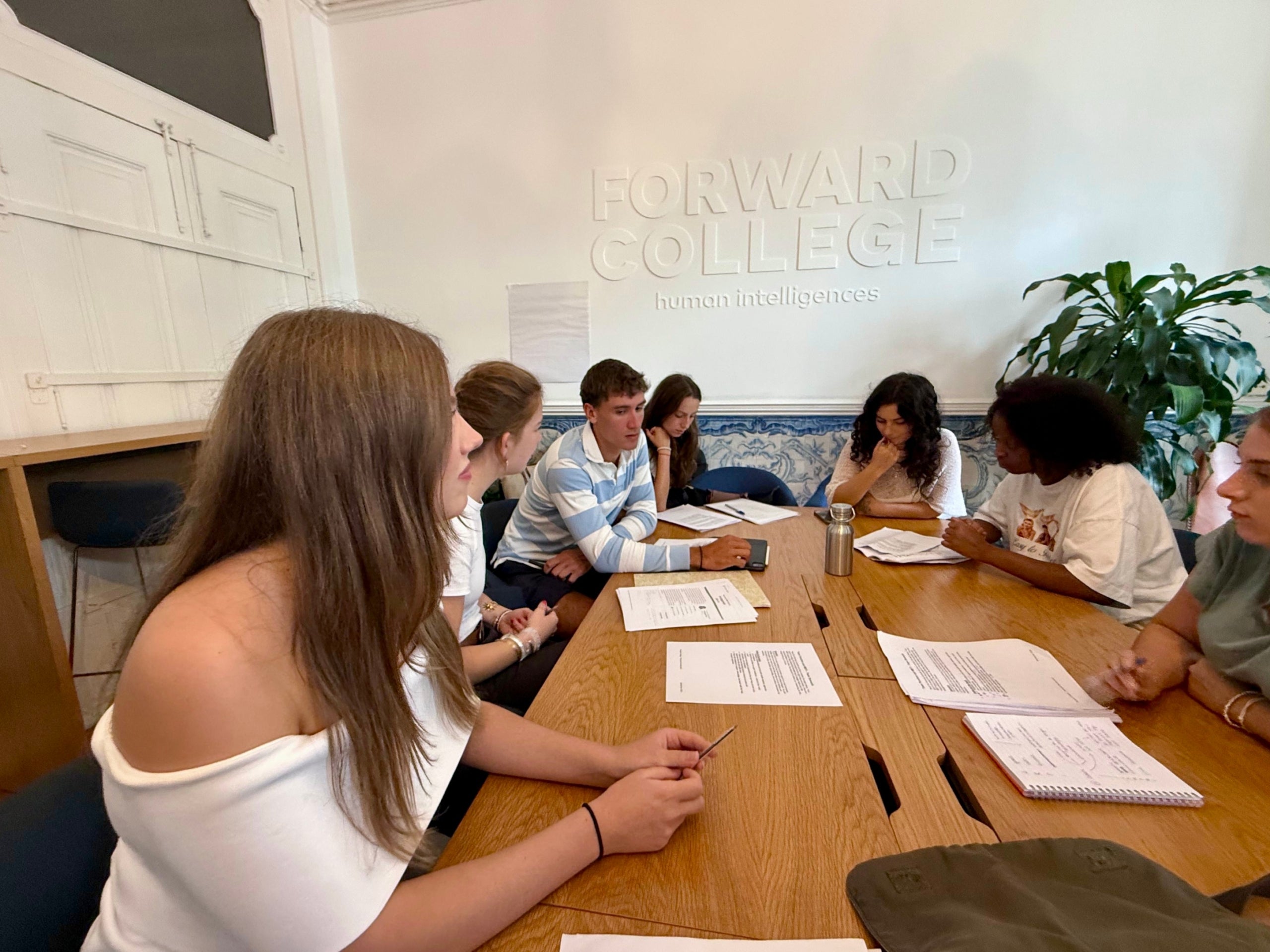 Sofia de Borbó amb els seus companys del Forward College a Lisboa | Europa Press