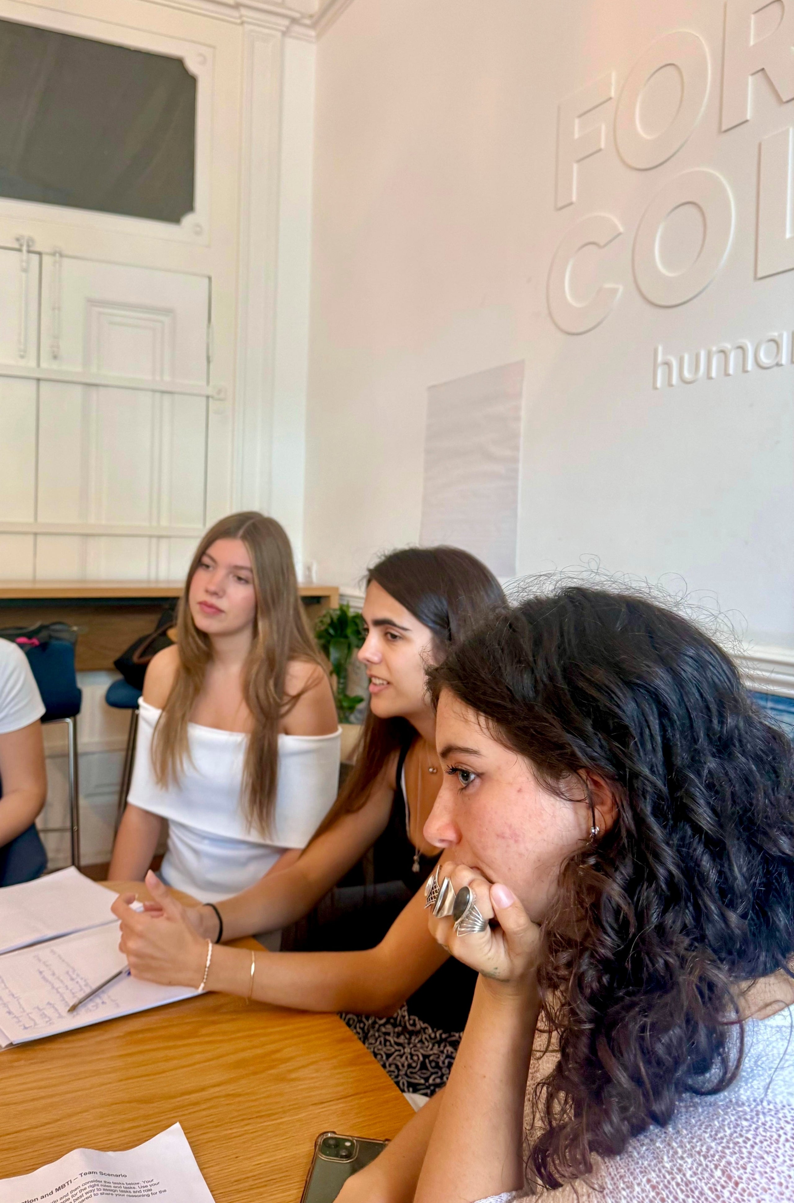 Sofia de Borbó amb els seus companys del Forward College a Lisboa | Europa Press