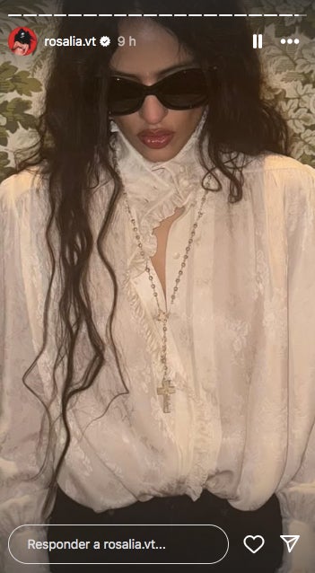 Otro look extraño de Rosalía - Instagram