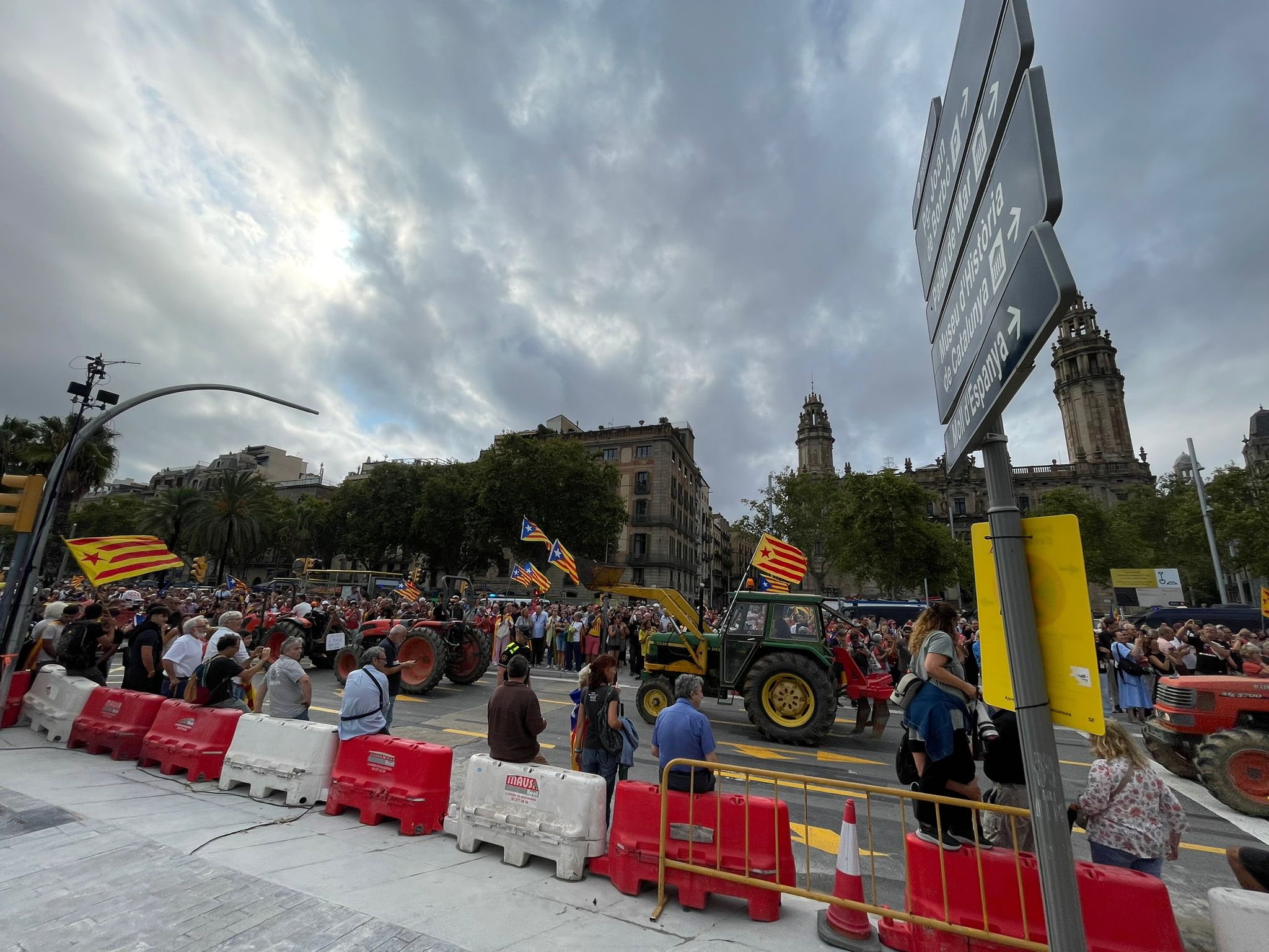 Tractors unint-se a la manifestació de la Diada | Quico Sallés