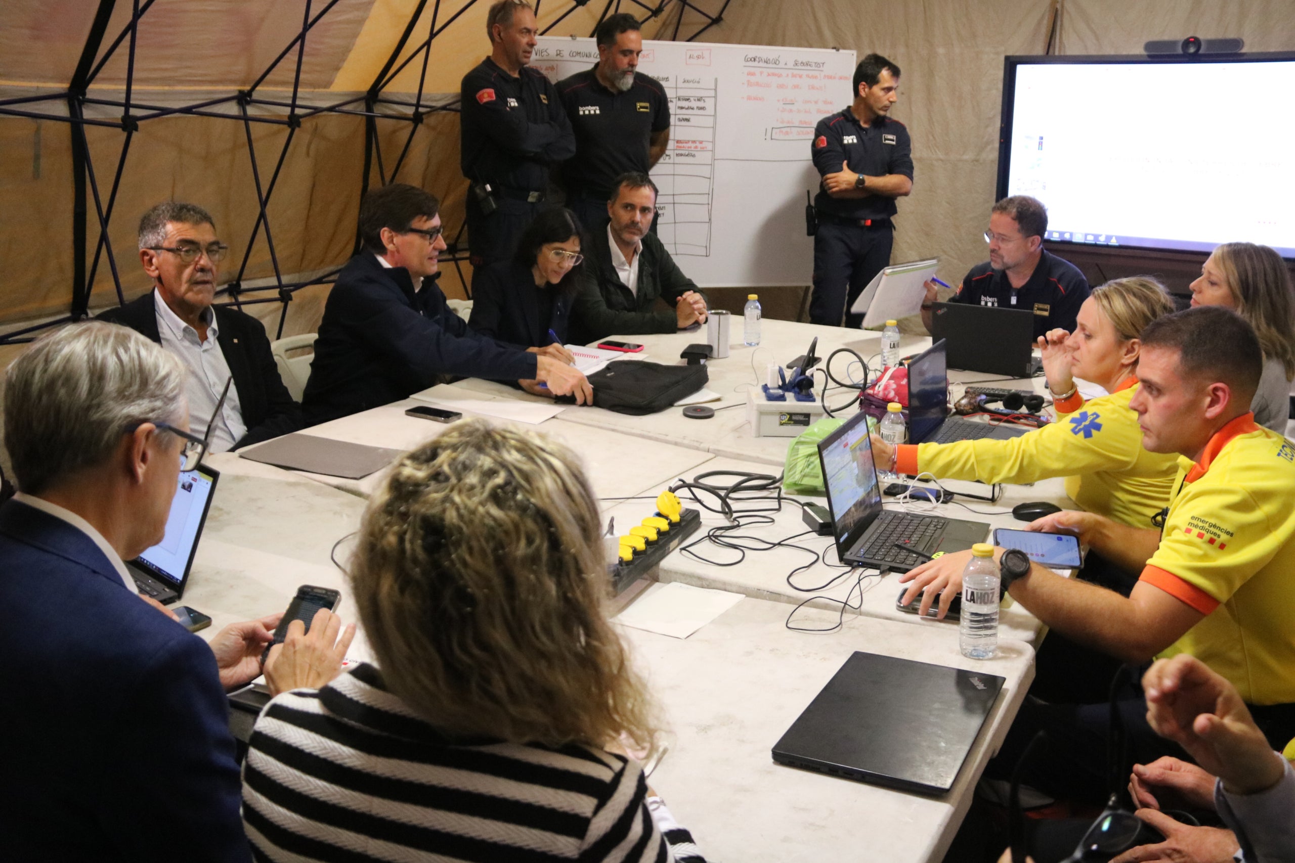 El presidente Illa en la reunión del CECAT este lunes por la noche en Tortosa / Anna Ferràs (ACN) 