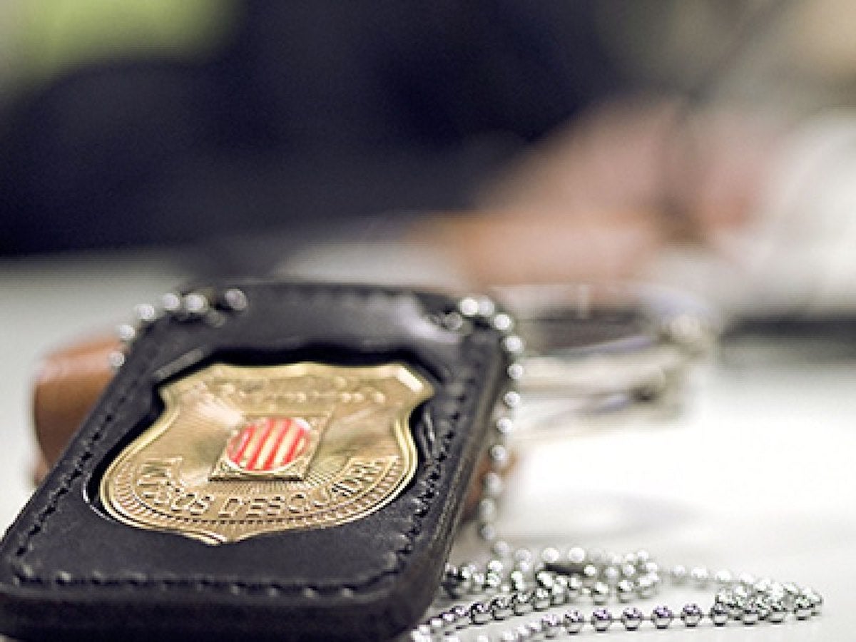 Una placa identificativa dels Mossos d'Esquadra/Interior