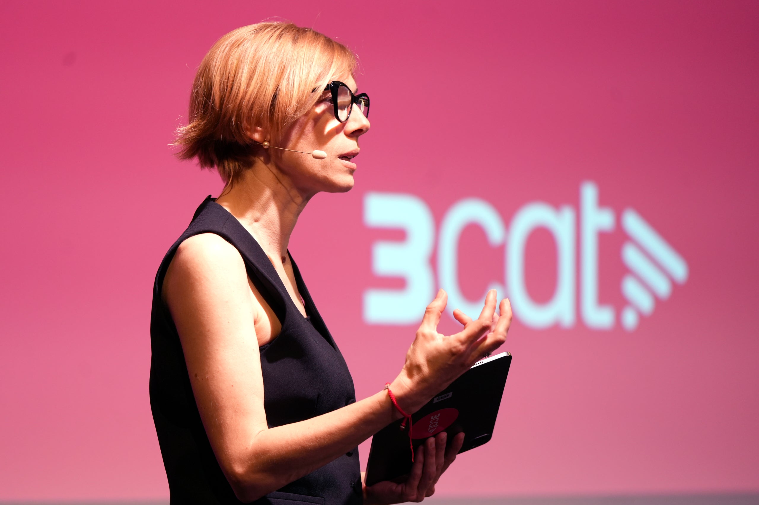 La presidenta de 3Cat, Rosa Romà, en el Auditorio de la Biblioteca Sarrià / ACN
