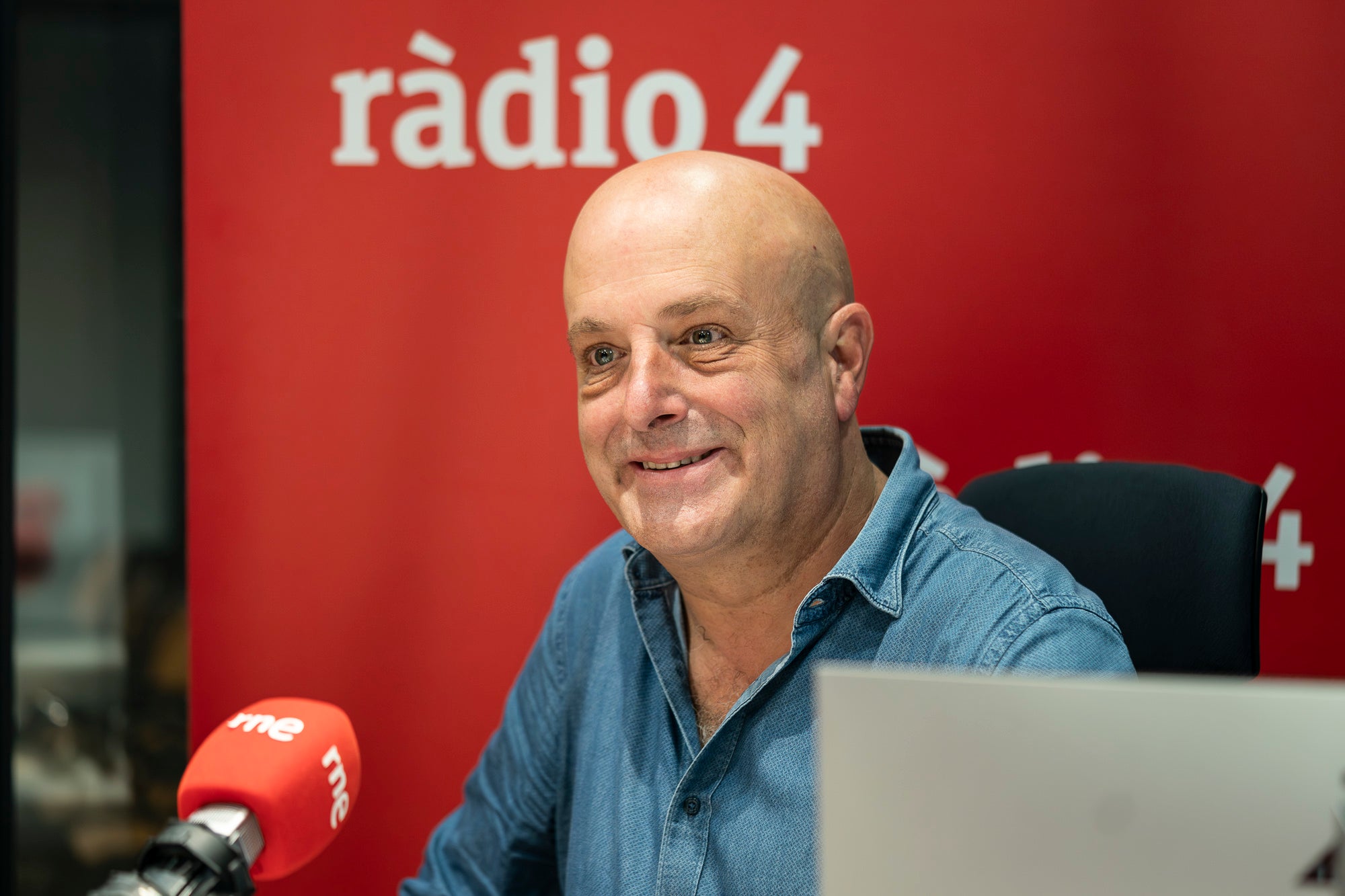 Xavi Freixes, locutor de ràdio nacional. Barcelona 09.10.2025 | Mireia Comas