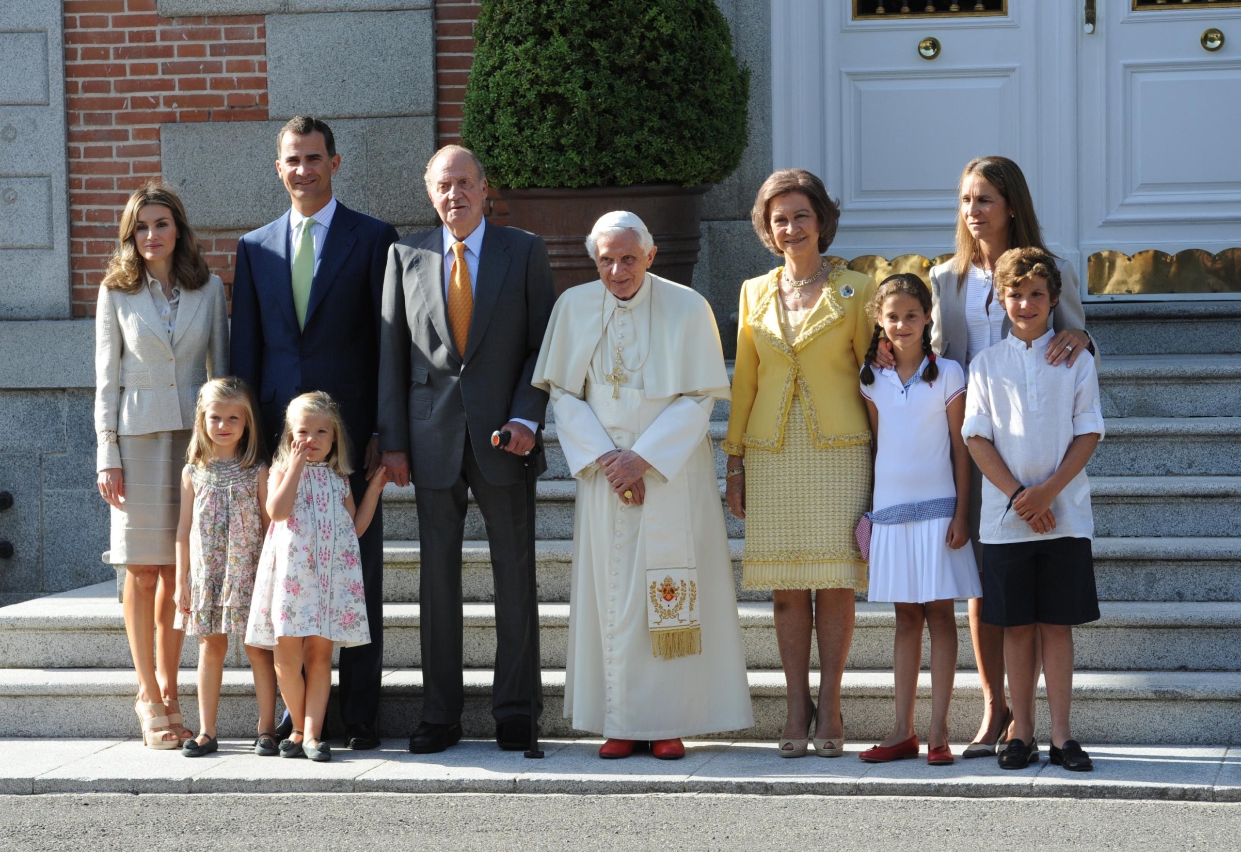 Elena de Borbón con los hijos, Felipe, Letizia y las dos hijas, Elionor y Sofía | Europa Press