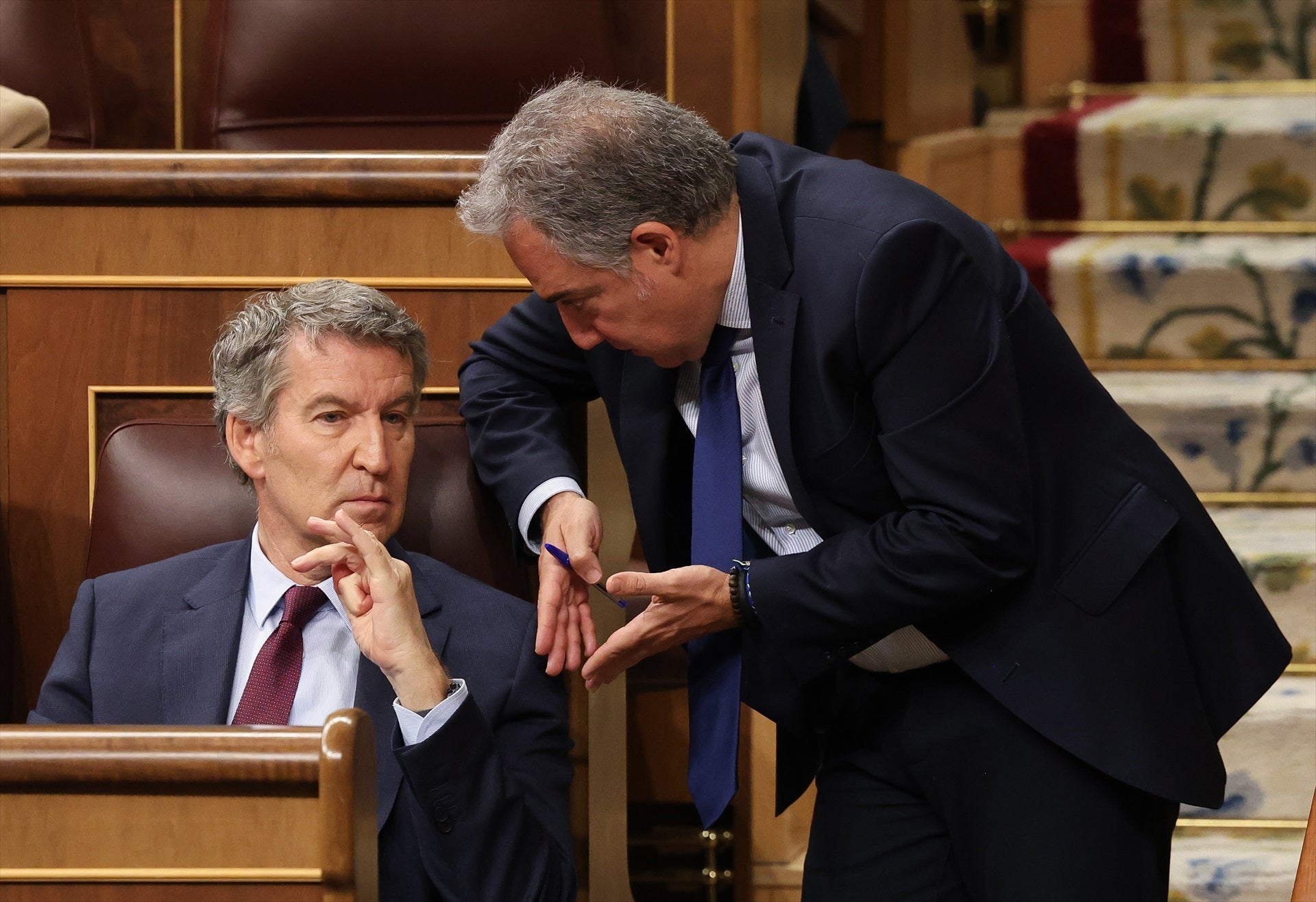 El president del PP, Alberto Núñez Feijóo amb el vicesecretari General de Política Autonòmica i Municipal del PP, Elías Bendodo | Marta Fernández / Europa Press