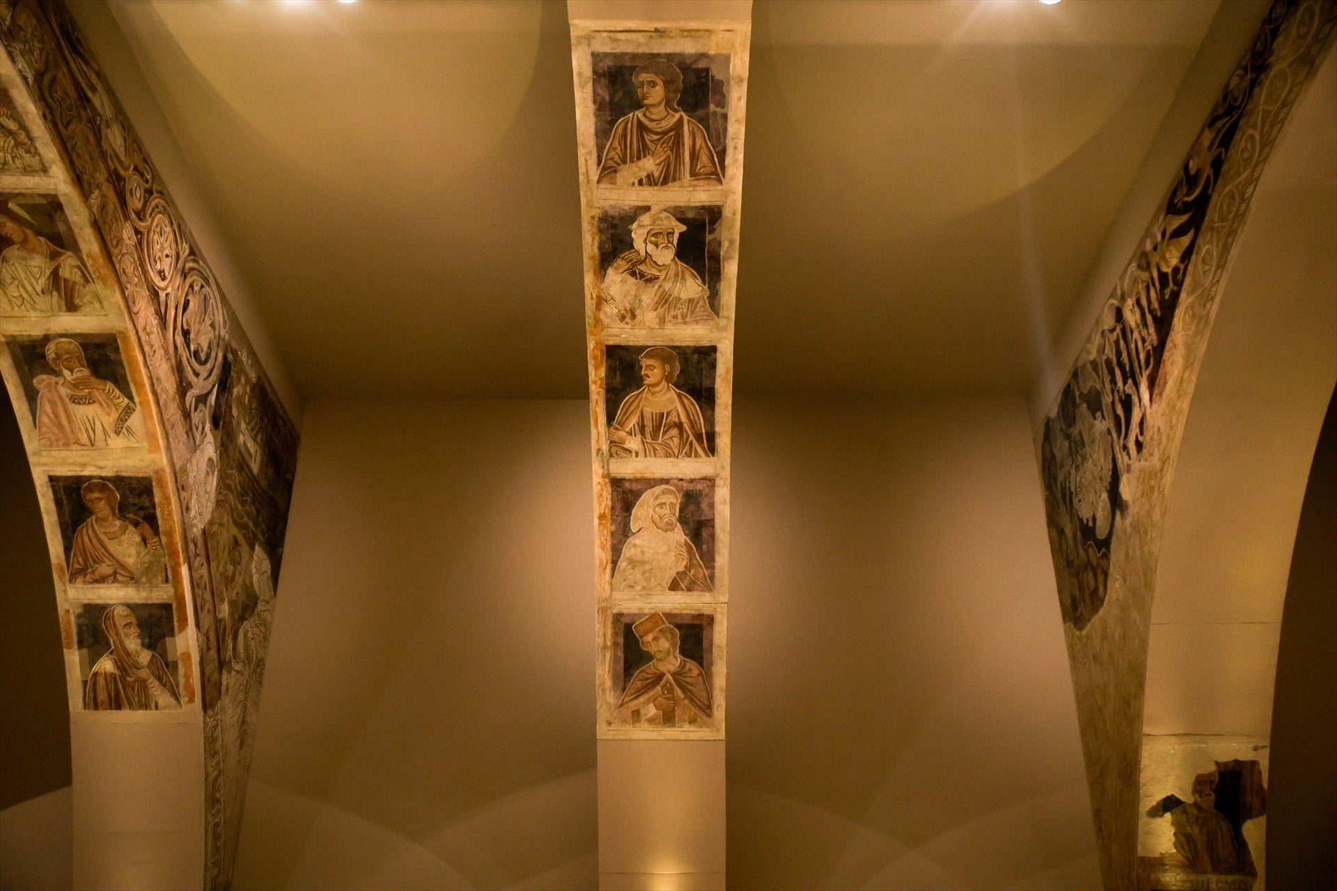 Detall de les pintures murals del Monestir de Sixena al Museu Nacional d'Art de Catalunya (MNAC) / Kike Rincón/Europa Press