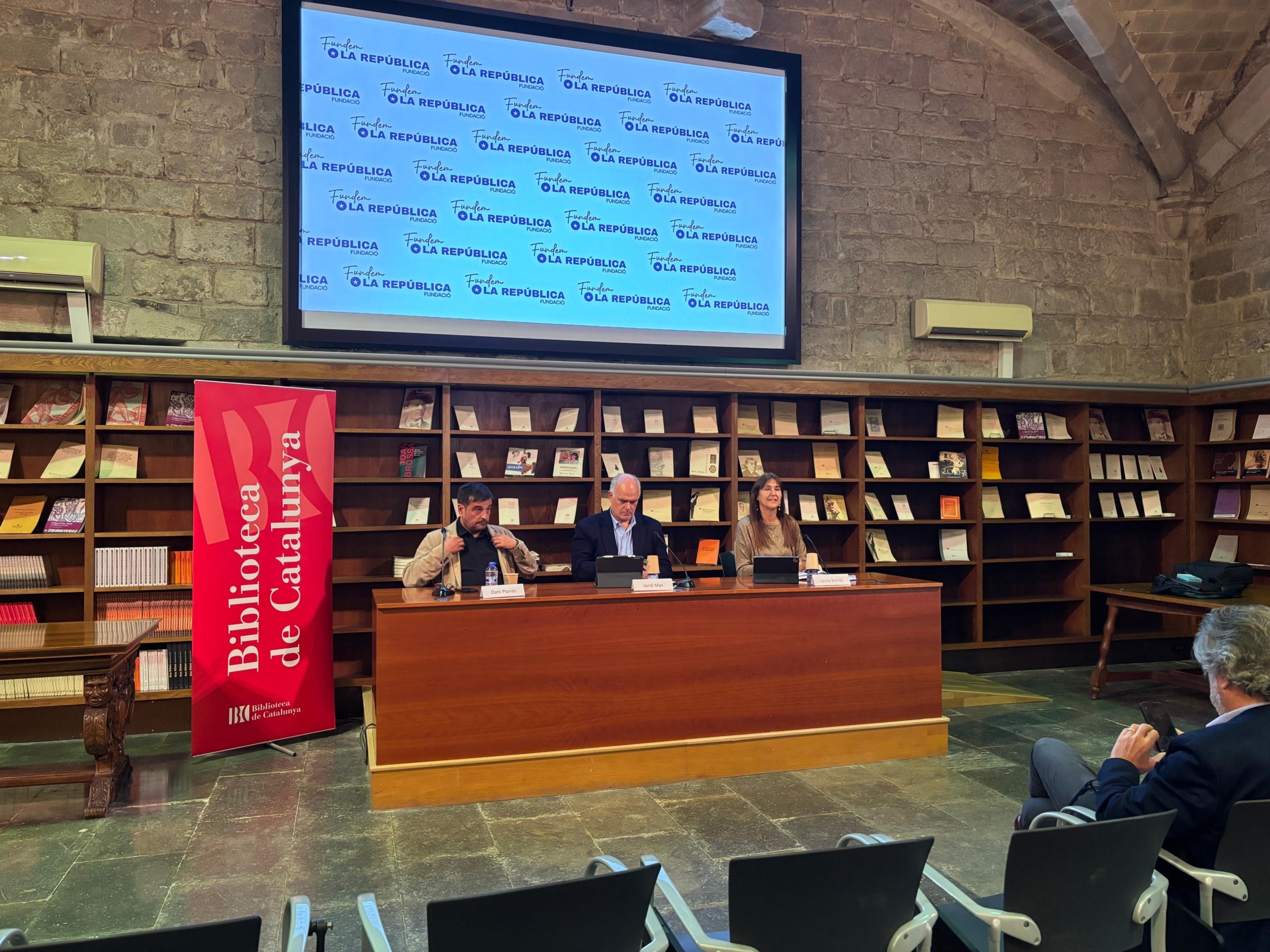 Dani Planas, Jordi Mas i Laura Borràs presenten la fundació Fundem La República de Junts, a la Biblioteca de Catalunya de Barcelona. / Europa Press