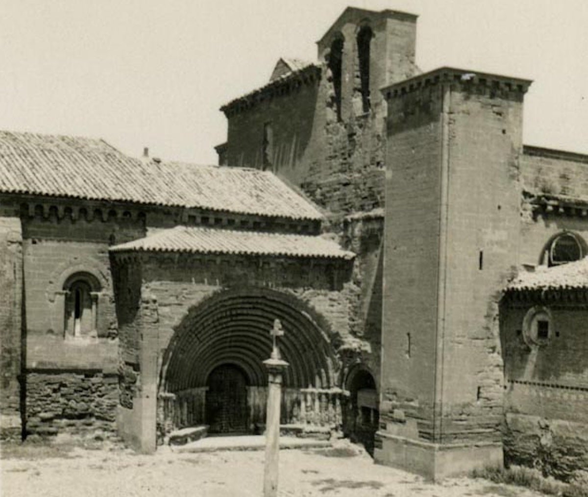 Una fotografía del monasterio de Sixena retratada por Gudiol/Archivo Nacional de Cataluña