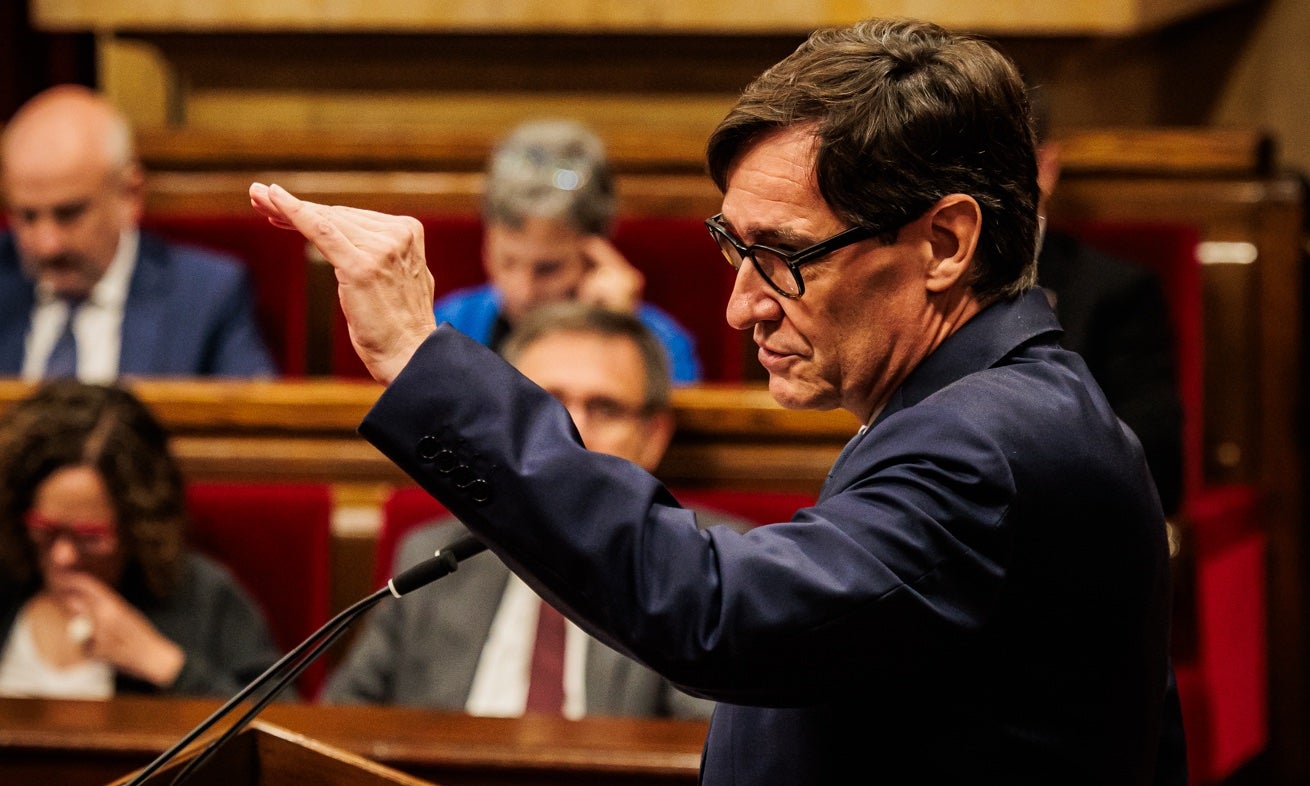 Salvador Illa, en un momento de su intervención durante el debate de Política General del que ha salido con comodidad/Sergio Ramos Deladevesa/Parlament de Catalunya