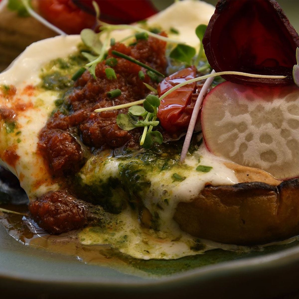 Imatge d'una albergínia confitada amb rostit de tomàquet del restaurant El Ventador / El Ventador