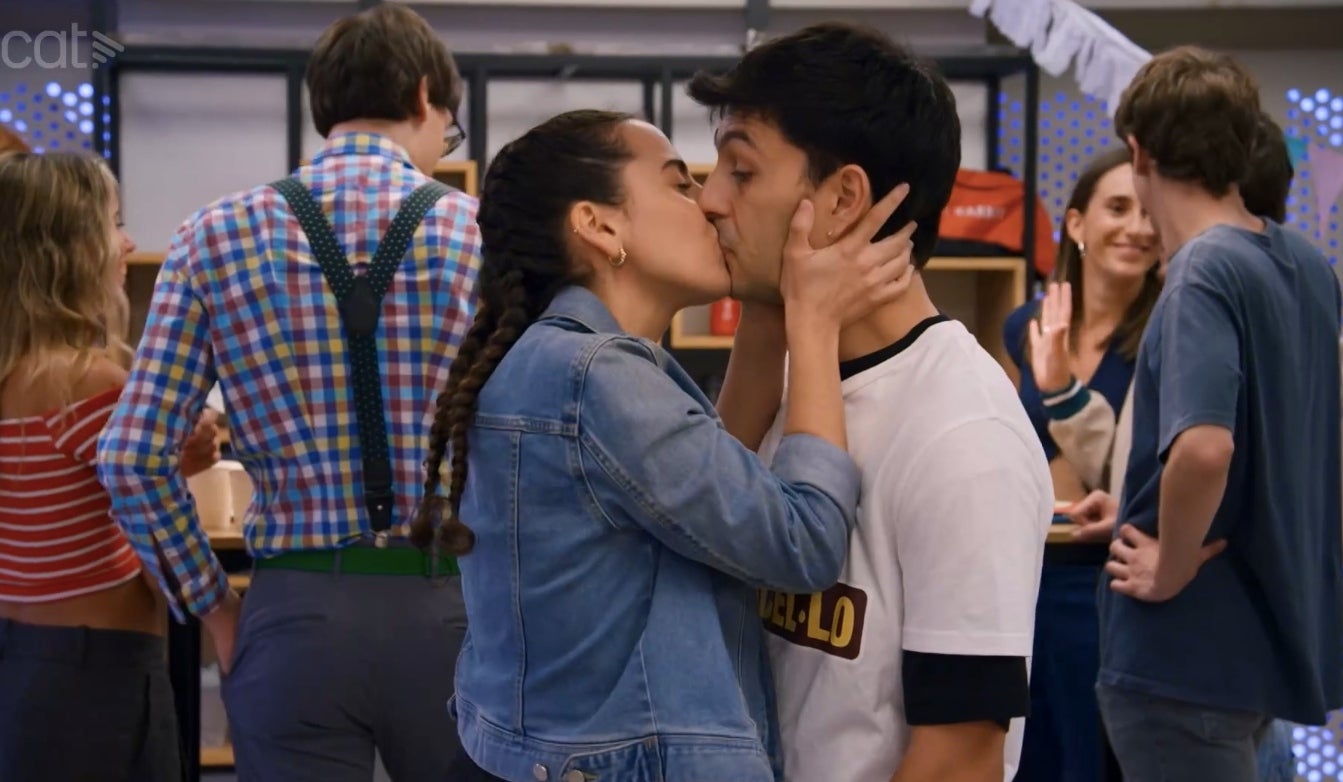 Vane se despide de Marcel con un beso en 'Como si fuera ayer' | 3Cat