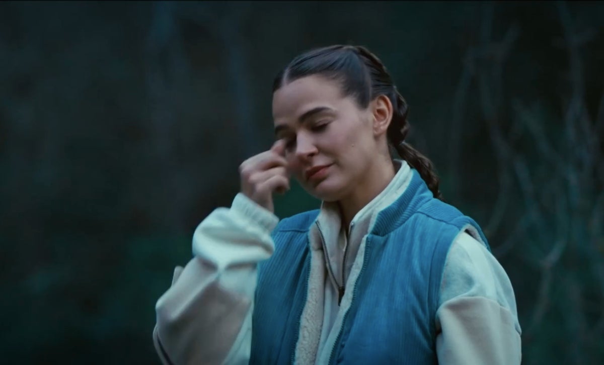 Laura Escanes, emocionada en el comiat de l'Alicia i el Victor a 'La Travessa' | 3Cat