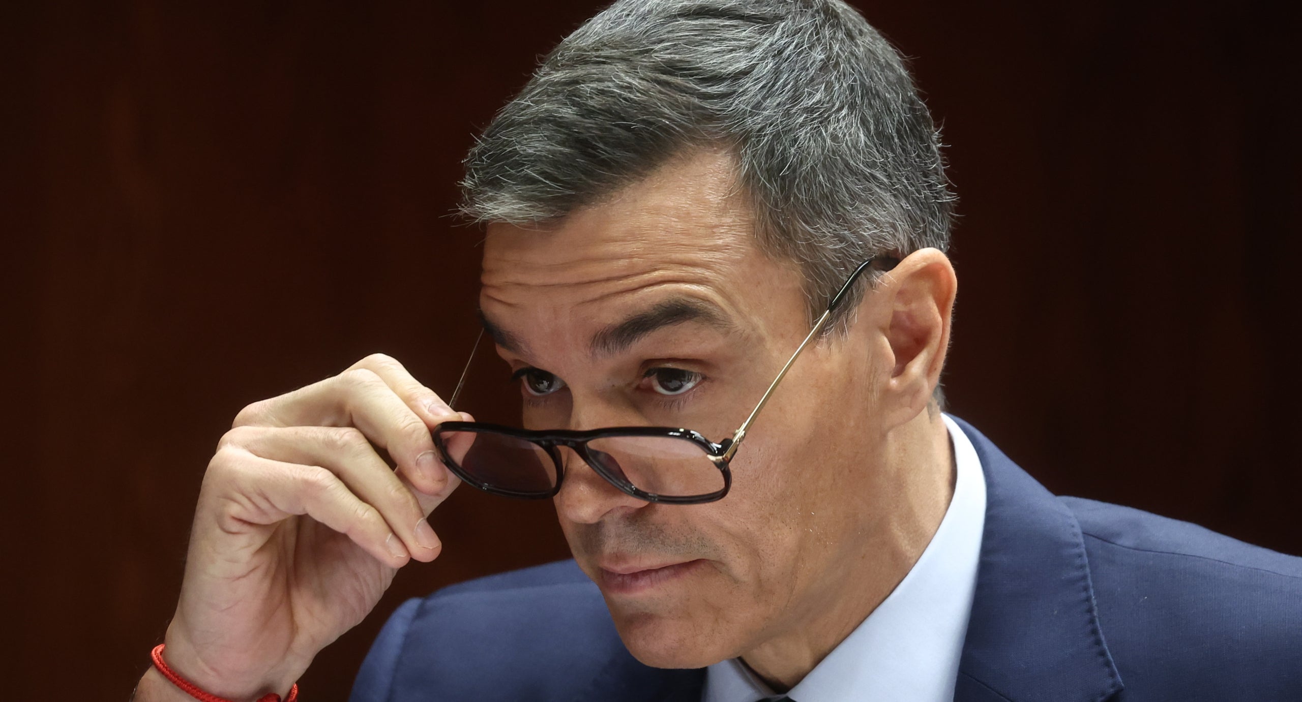 Les ulleres de Pedro Sánchez el converteixen en mem viral - Europa Press