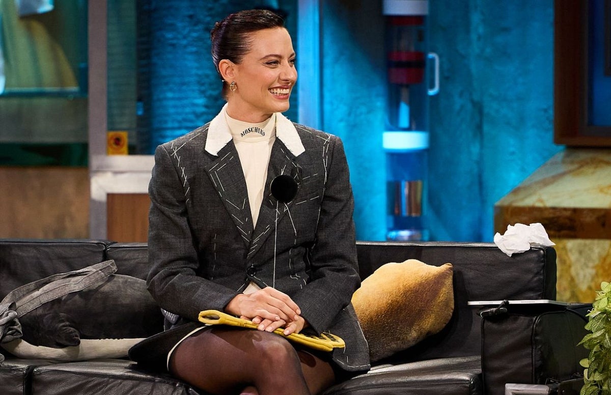 Michelle Jenner sorprèn David Broncano amb el seu regal a 'La Revuelta' | RTVE
