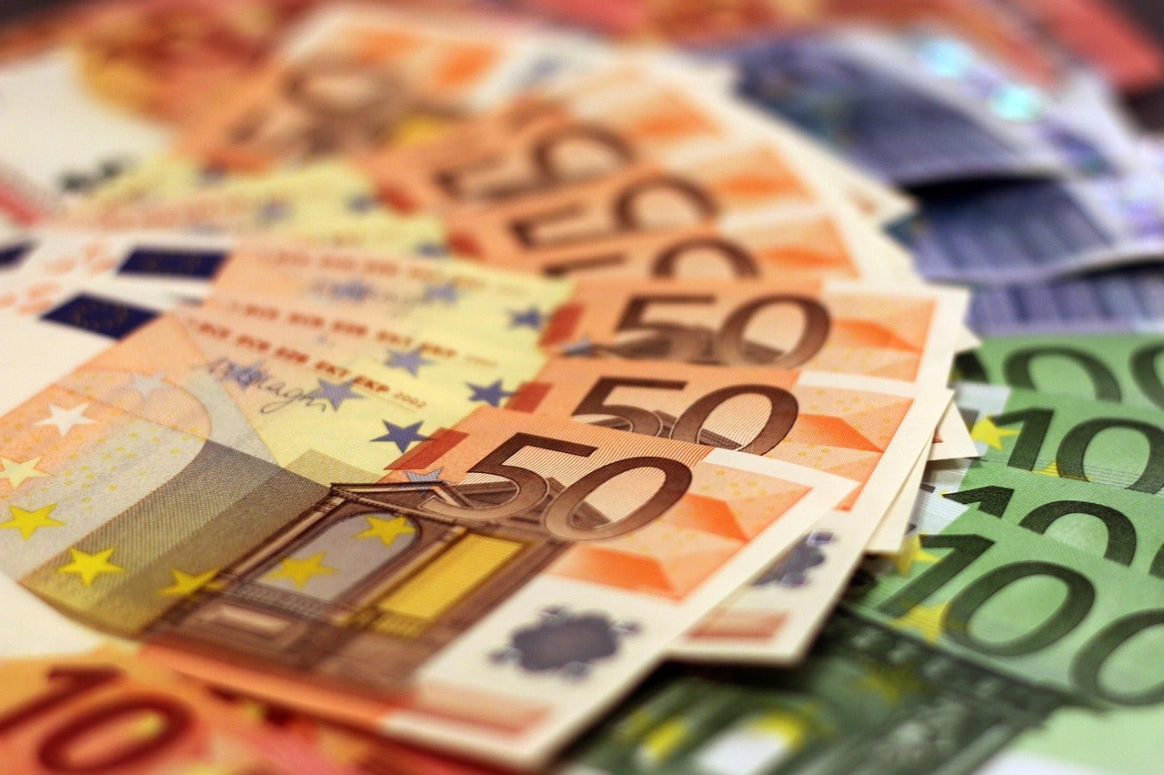 Diners, bitllets de 50 i de 100 euros / Pixabay