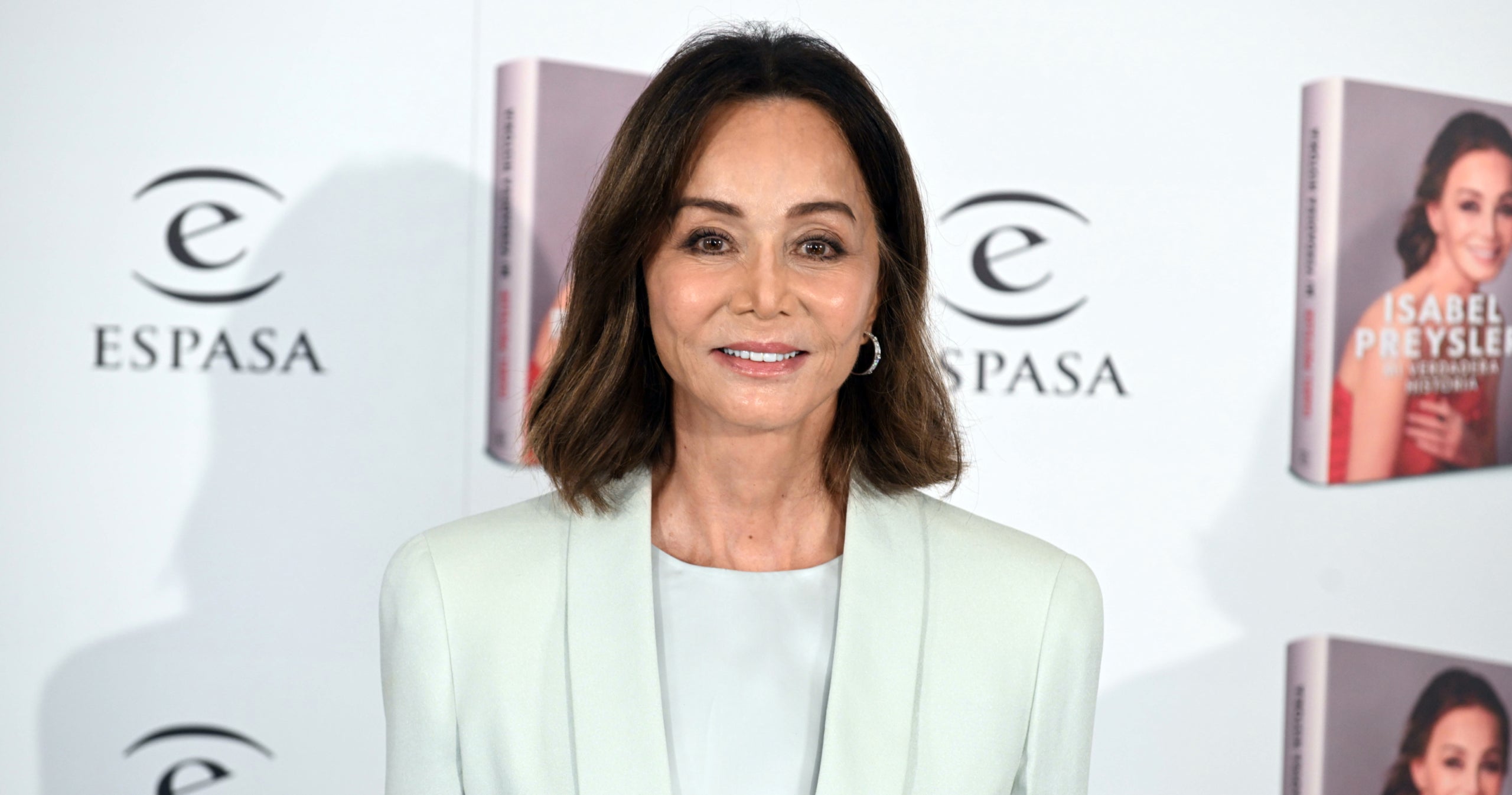 ¿Qué cuenta Isabel Preysler en sus memorias? - Europa Press