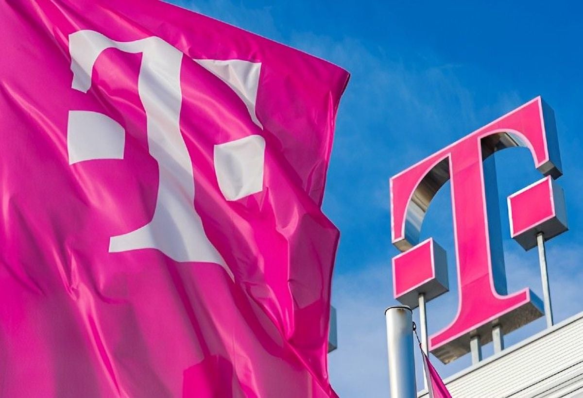 Bandera i logo de T Systems | Foto de T-Systems