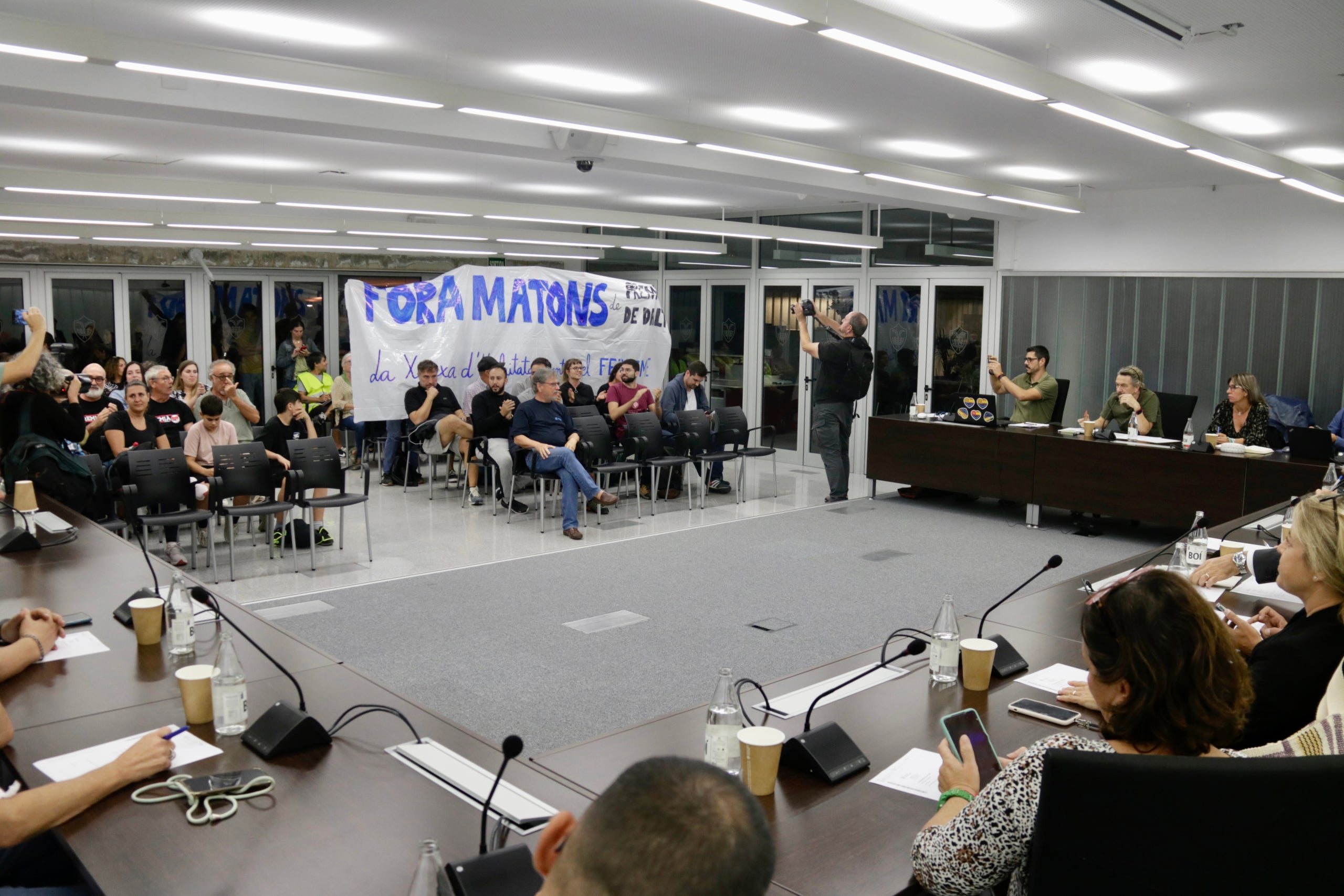 Una fotografia d'uns manifestants contra les empreses de desocupació/Jordi Pujolar/ACN