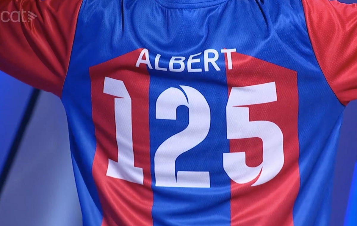 Así es la camiseta que se ha hecho Albert en 'Atrapa'm si pots' | 3Cat