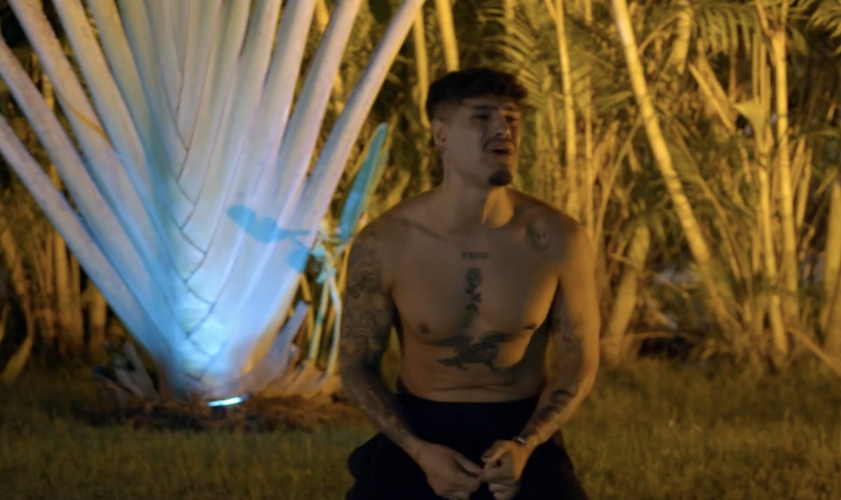 Álvaro es posa a plorar després de veure Mayeli a 'La isla de las tentaciones' | Telecinco