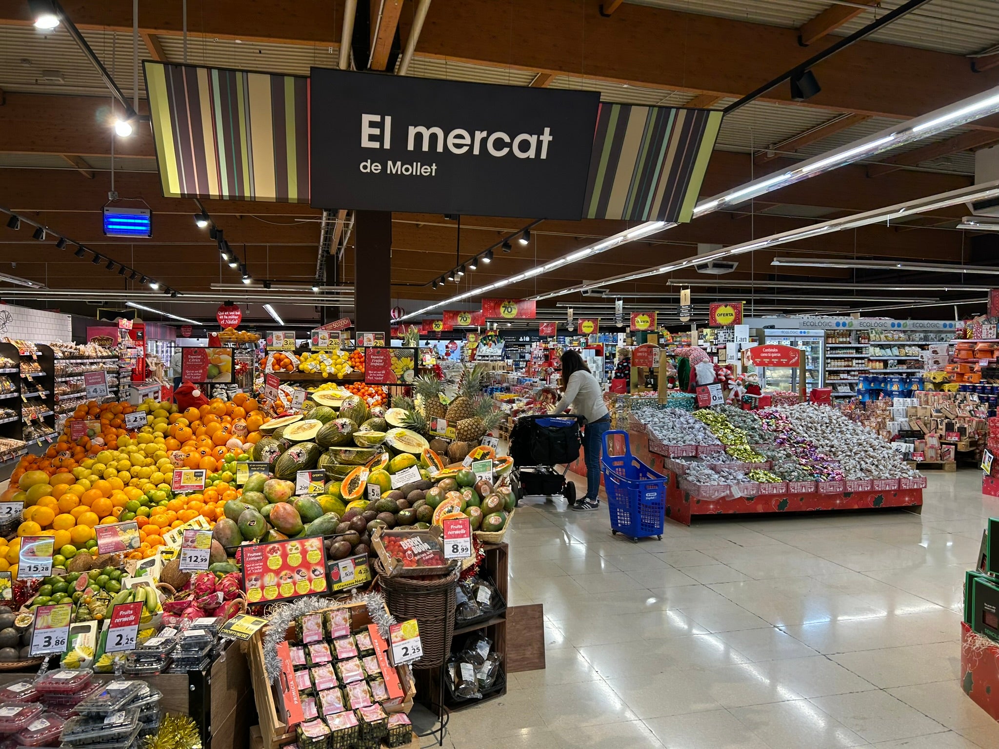 Producte fresc en un supermercat Caprabo / Cedida
