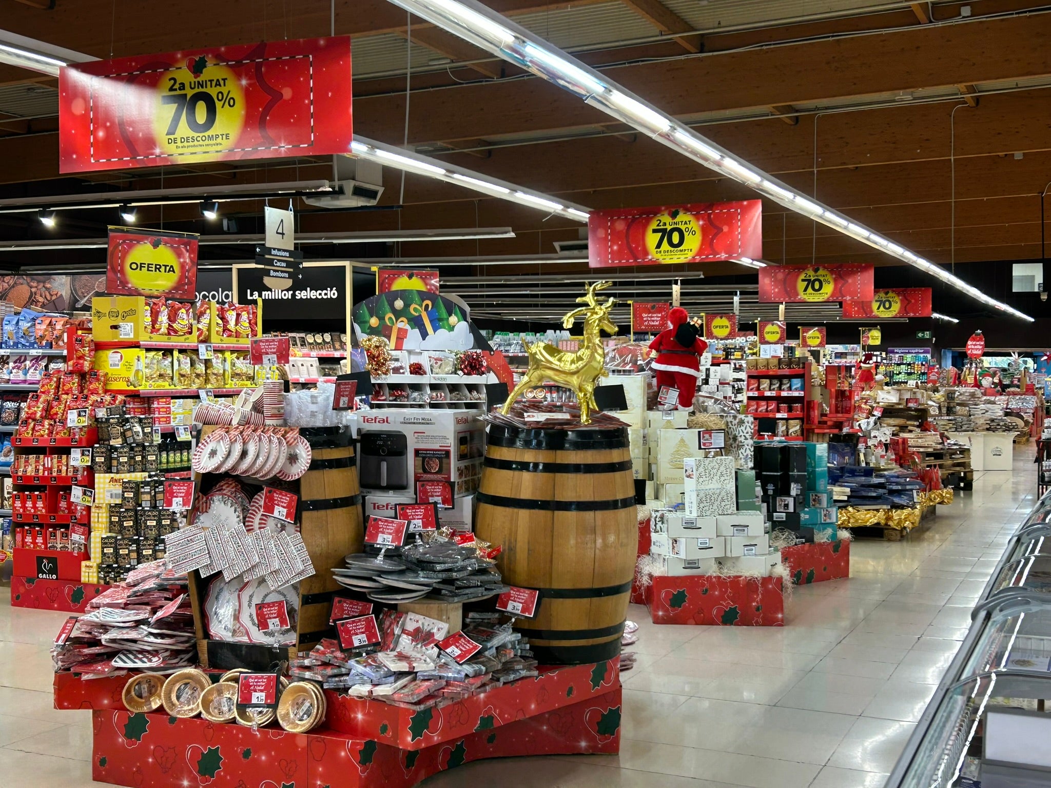 Productes de Nadal en un supermercat Caprabo / Cedida