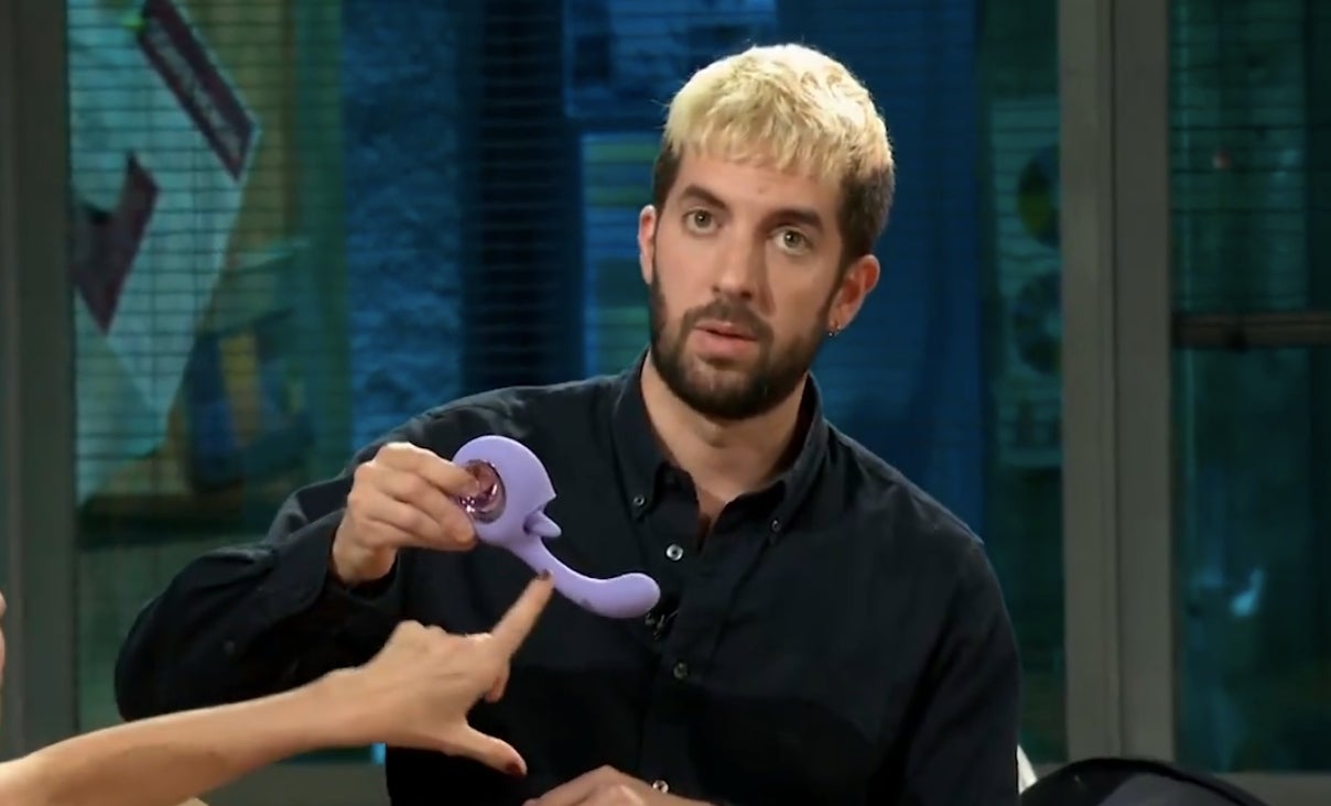  David Broncano i Cayetana Guillén Cuervo parlen de sexualitat i joguines a 'La Revuelta' | RTVE