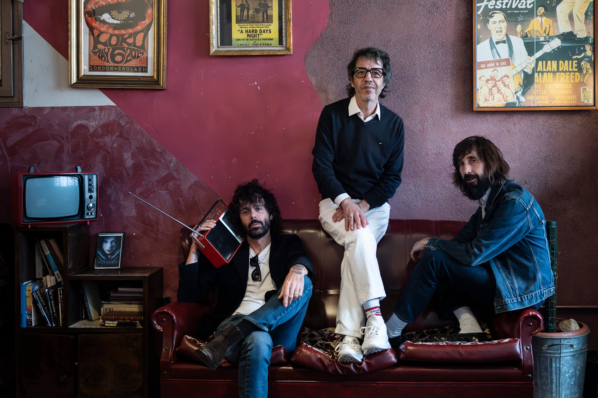 Marc Ros, Jesús Senra i Axel Pi, membres del grup musical Sidonie. Barcelona 13.11.2025 | Mireia Comas