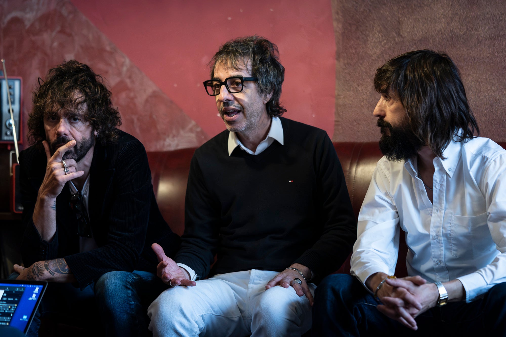 Marc Ros, Jesús Senra i Axel Pi, membres del grup musical Sidonie. Barcelona 13.11.2025 | Mireia Comas