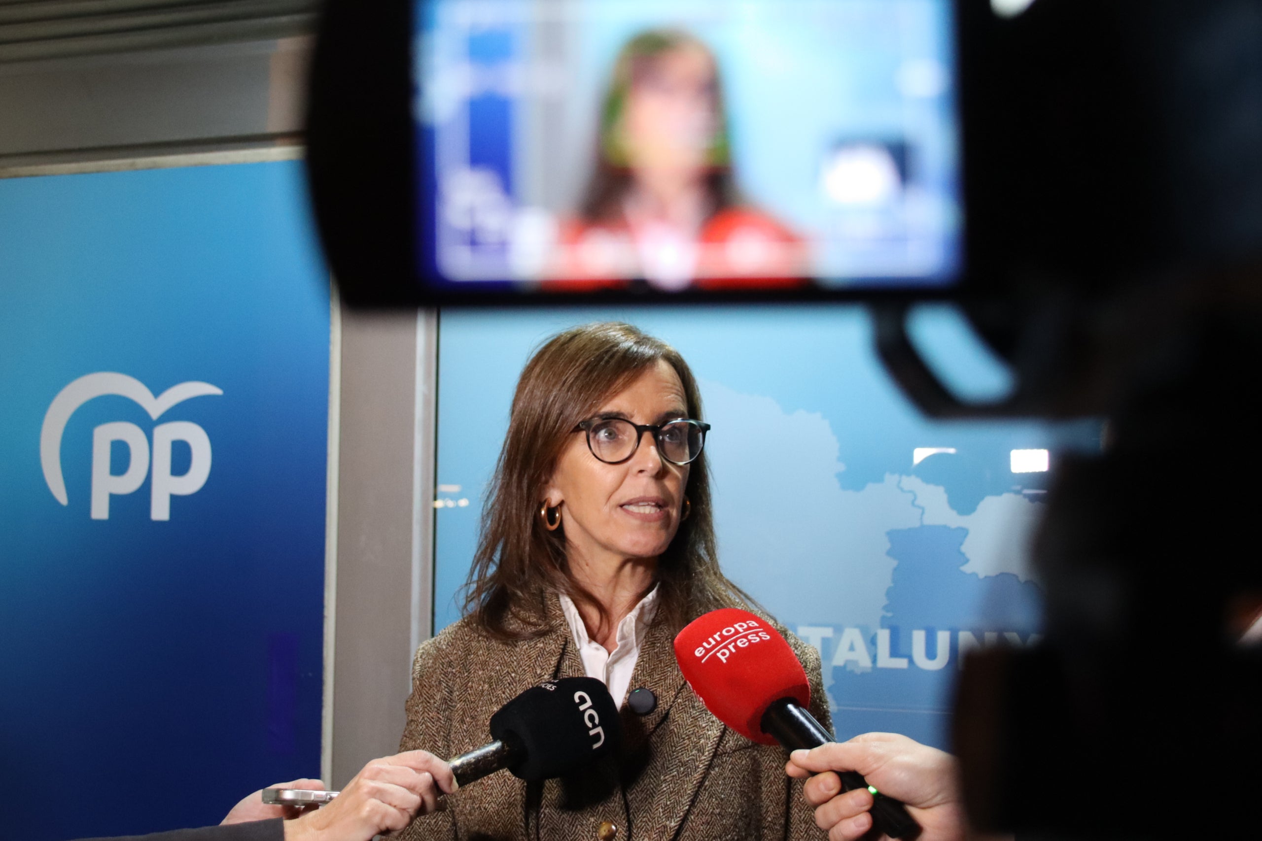 La vicesecretària de Sanitat i Política Social del PP, Carmen Fúnez, en una atenció a mitjans a la seu del PPC. | Mariona Puig (ACN)